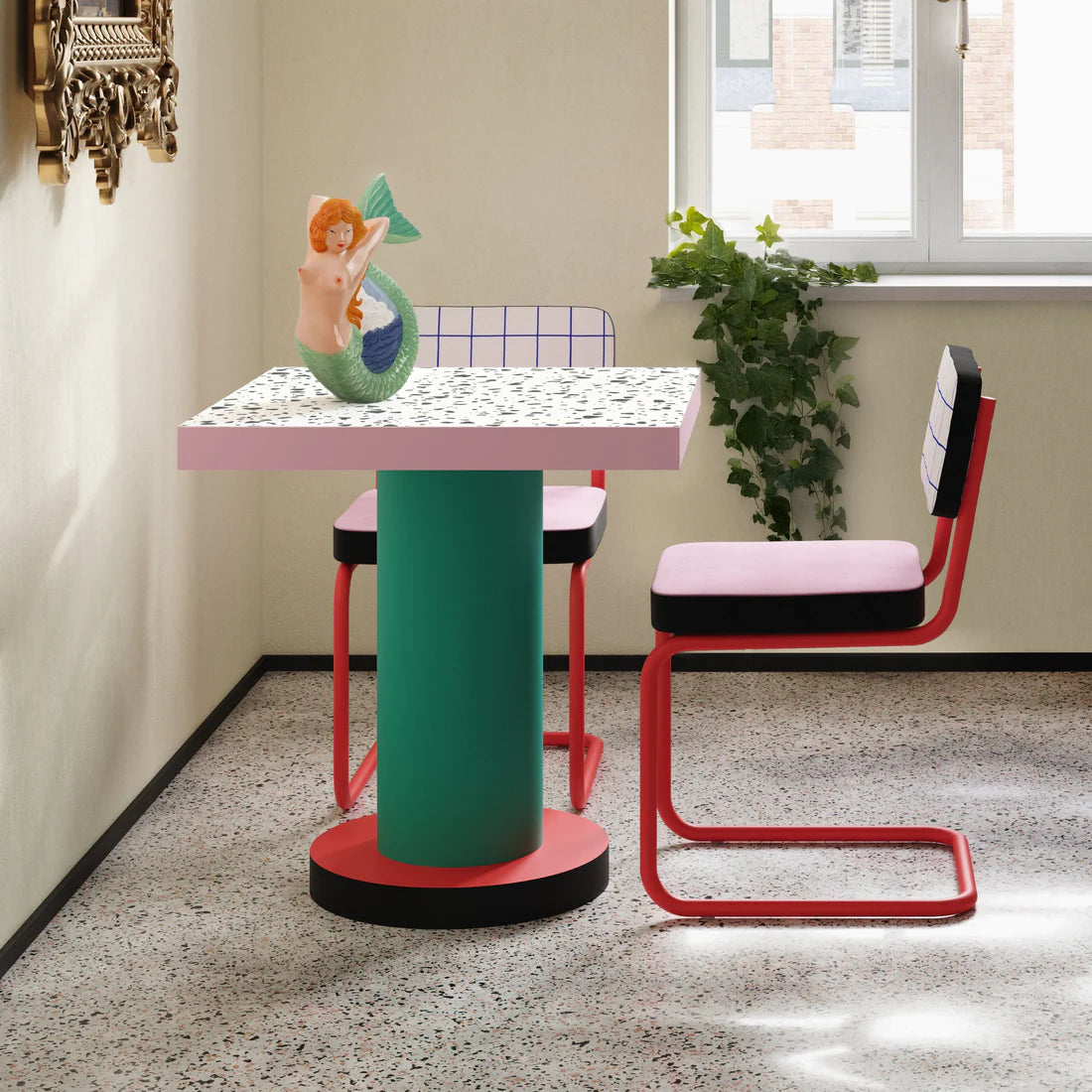 Stuhl SUPERCHAIR BLAUES GITTER lachsfarben mit rotem Fuß