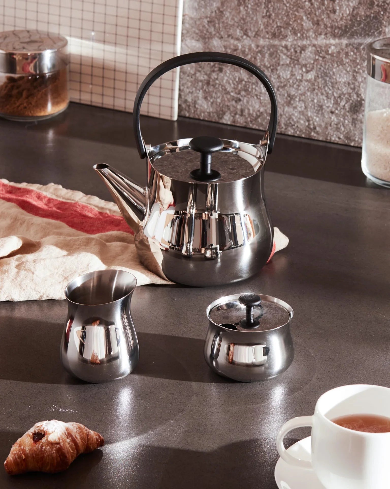 Czajnik indukcyjny CHA stal nierdzewna – Alessi