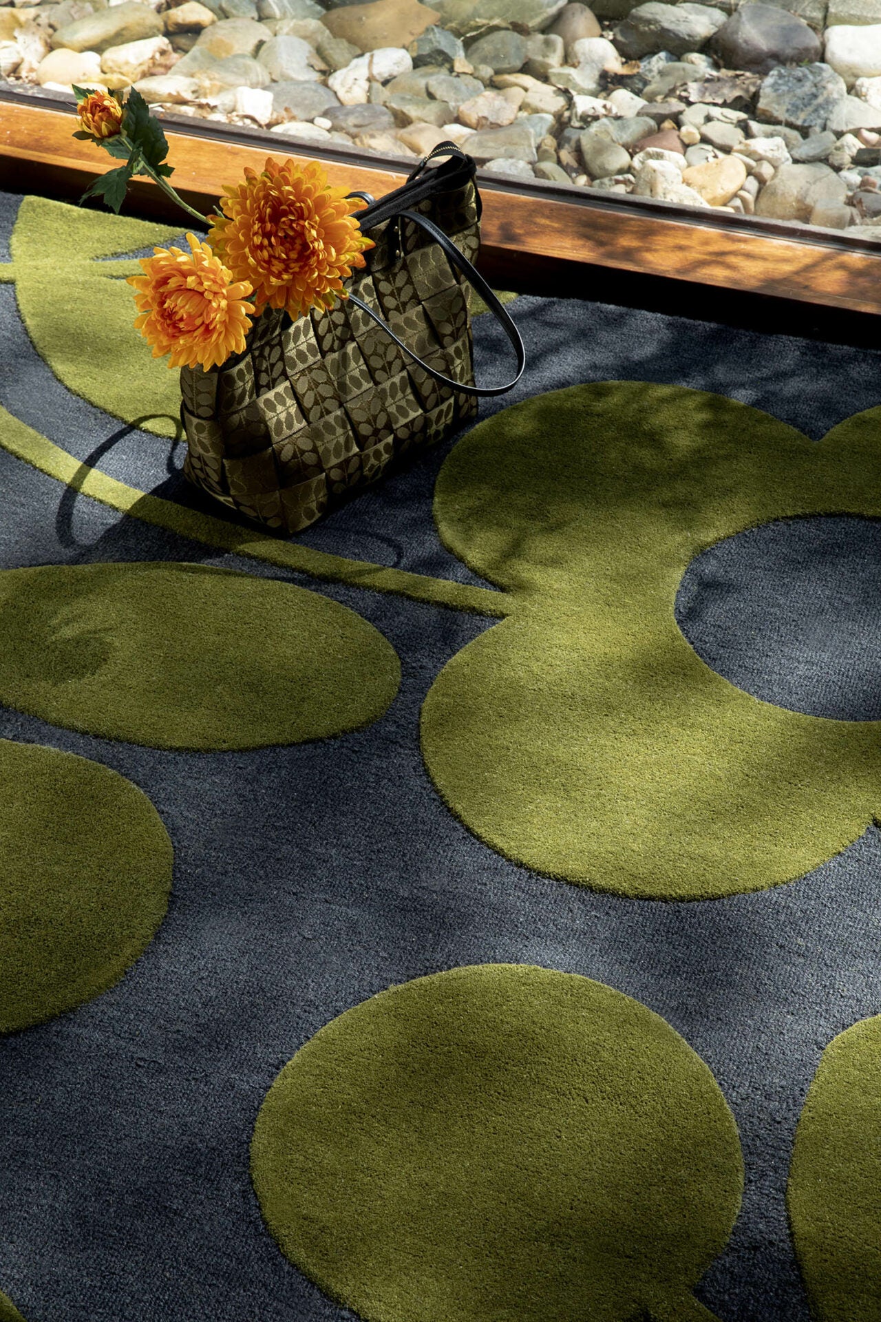 SPRING STEM navy blue rug with green