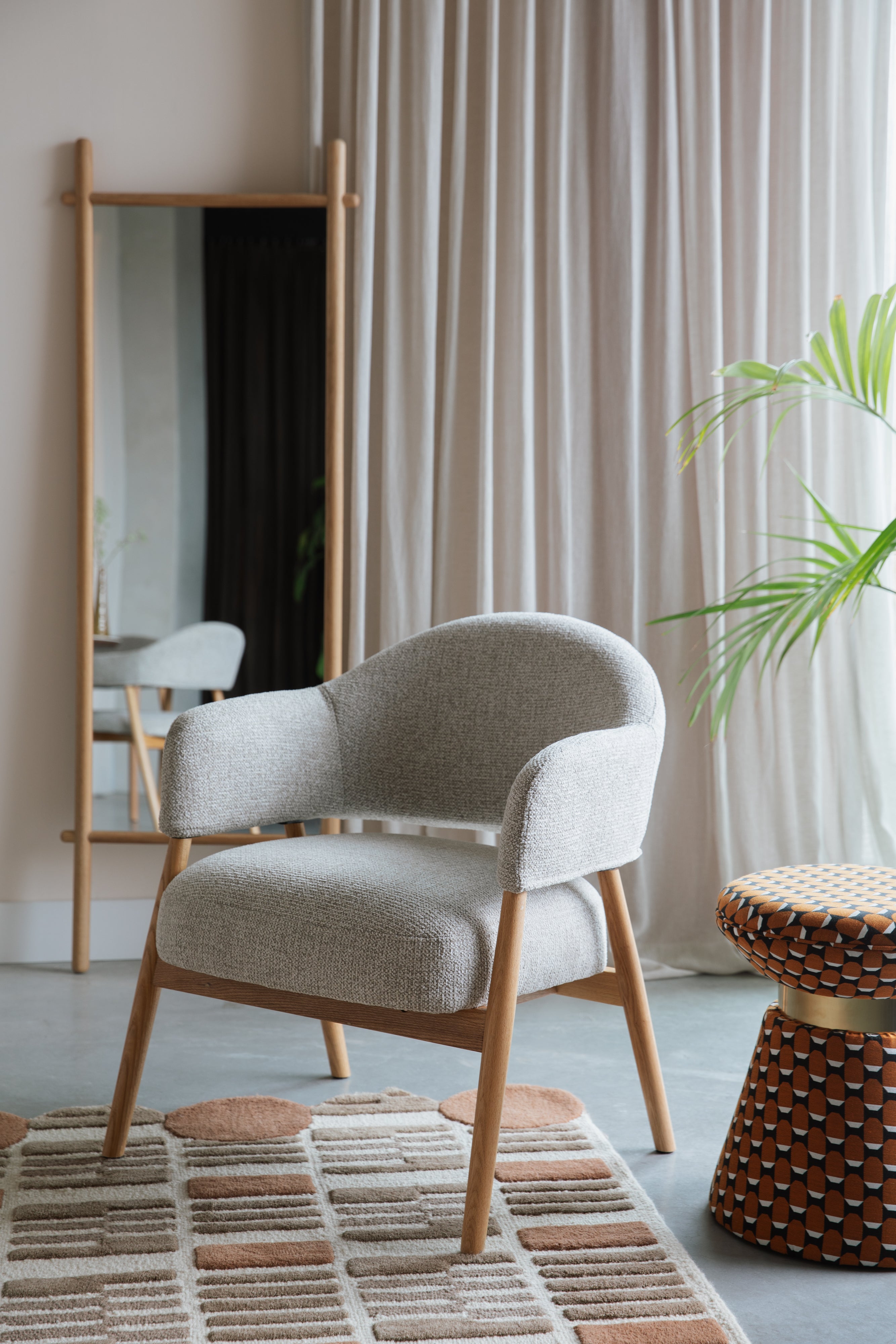 INDY beige armchair with wooden base