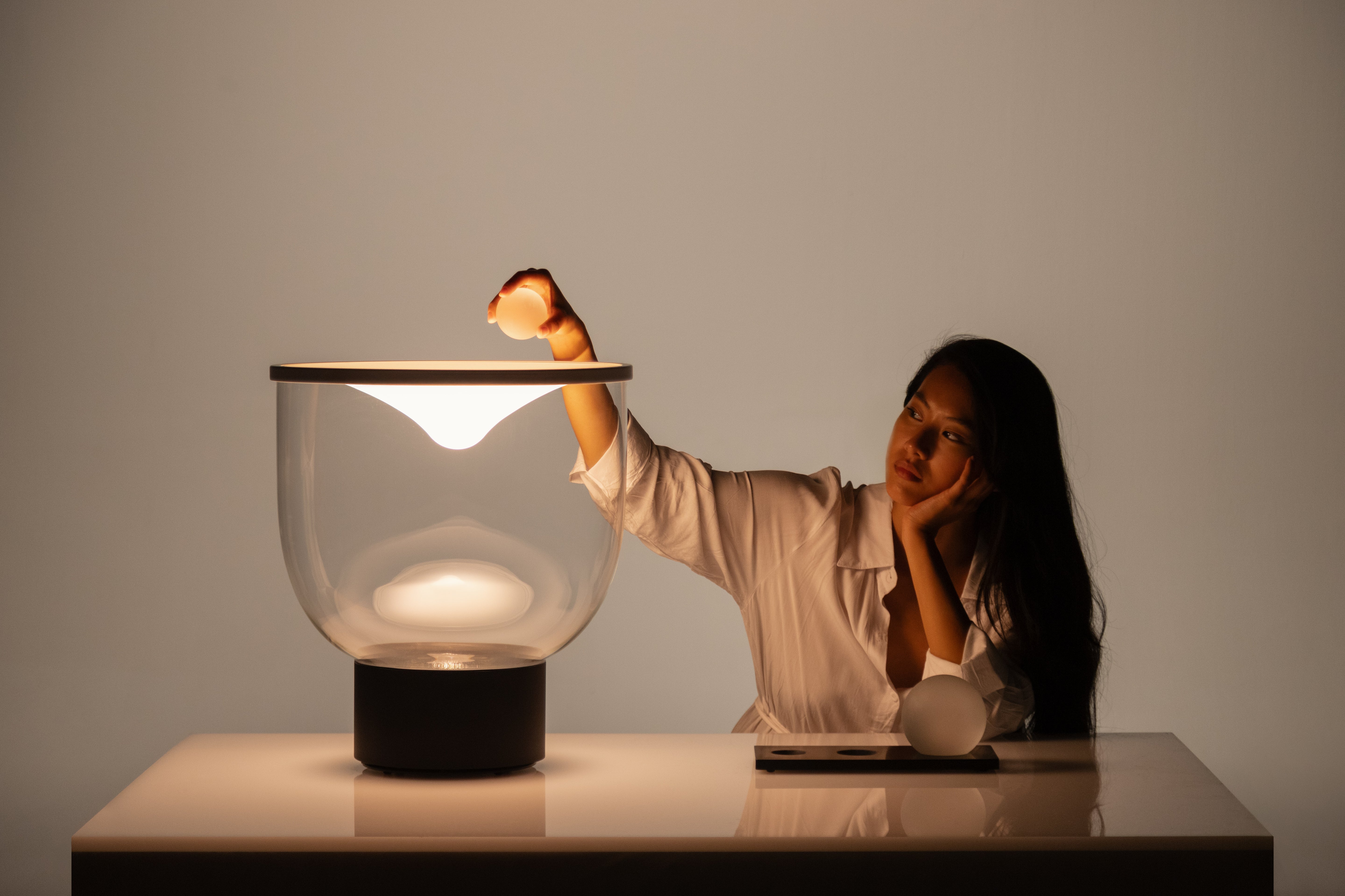 GRAMMOLUCE table lamp with a glass shade and black base.
