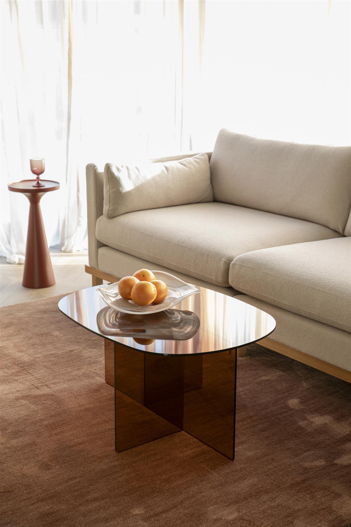 Kaffeetisch LINEA mit braunem Glas