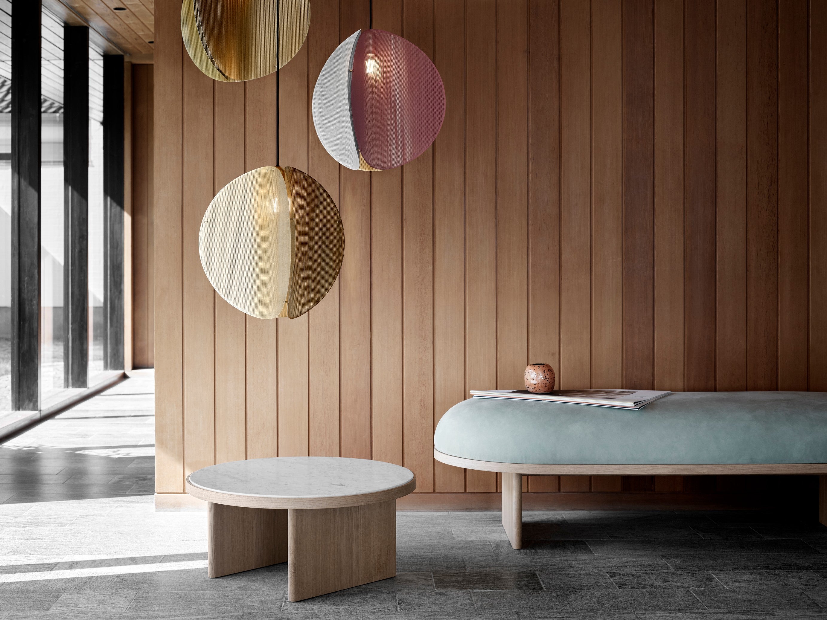 Pendelleuchte PROXIMA aus Messing mit Rosa