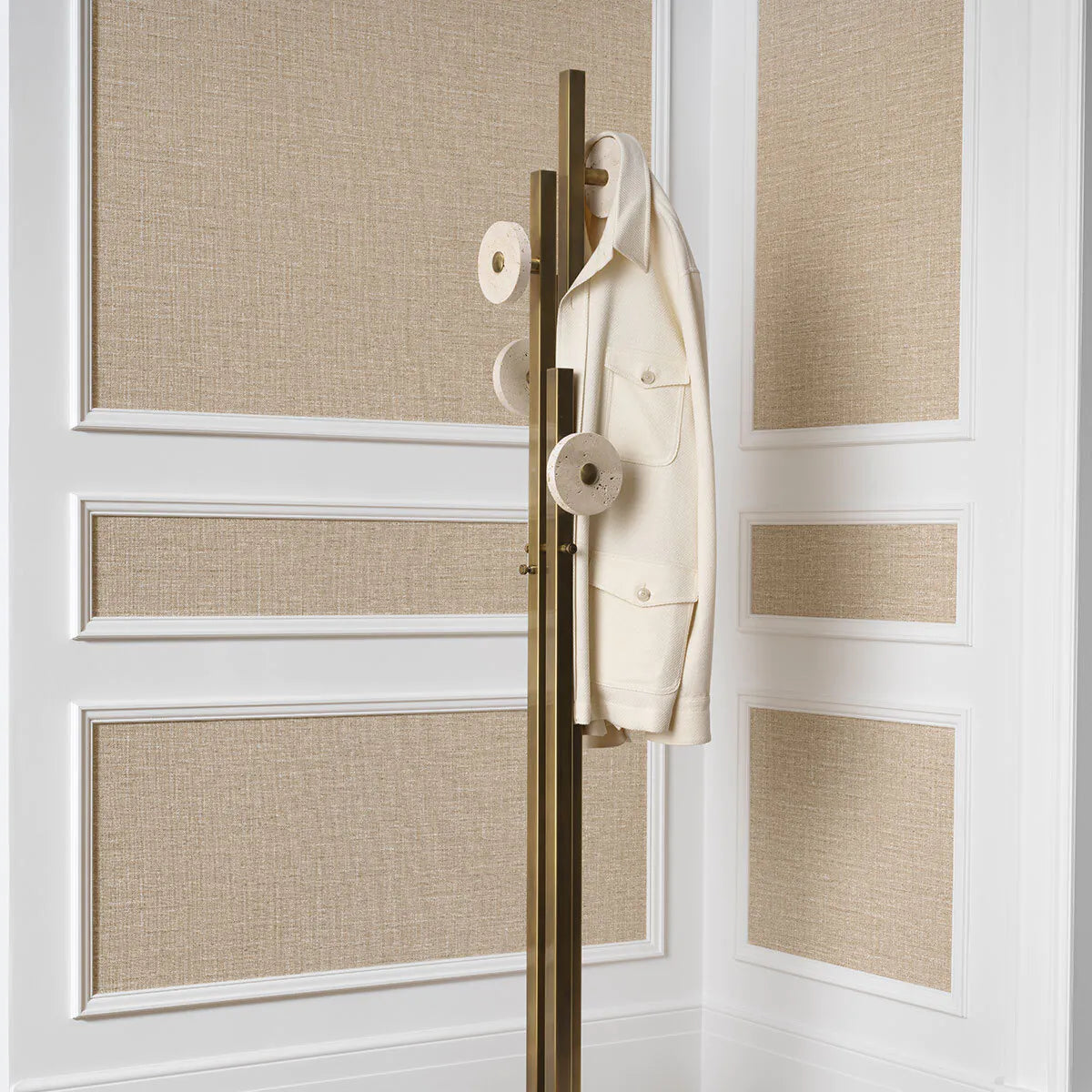 Garderobe AMADORA antik messing Finish mit Travertin
