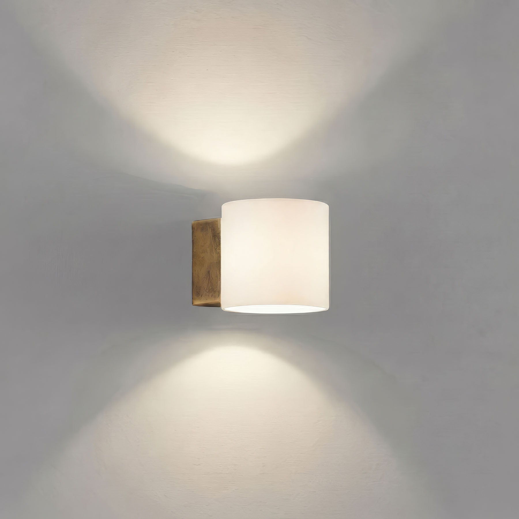 Lampa ścienna TUBE przecierany mosiądz