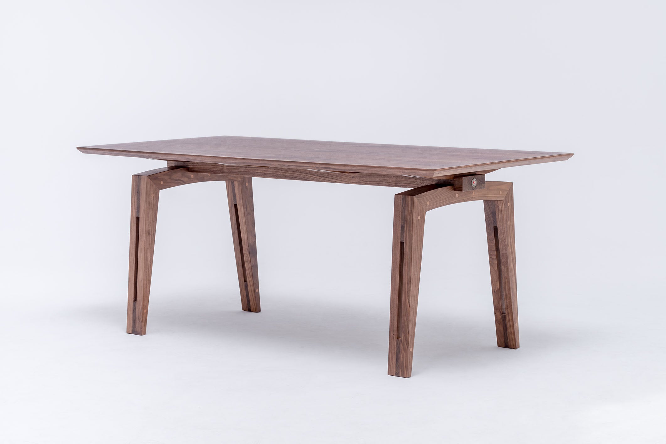 TAMAZO Oak Table