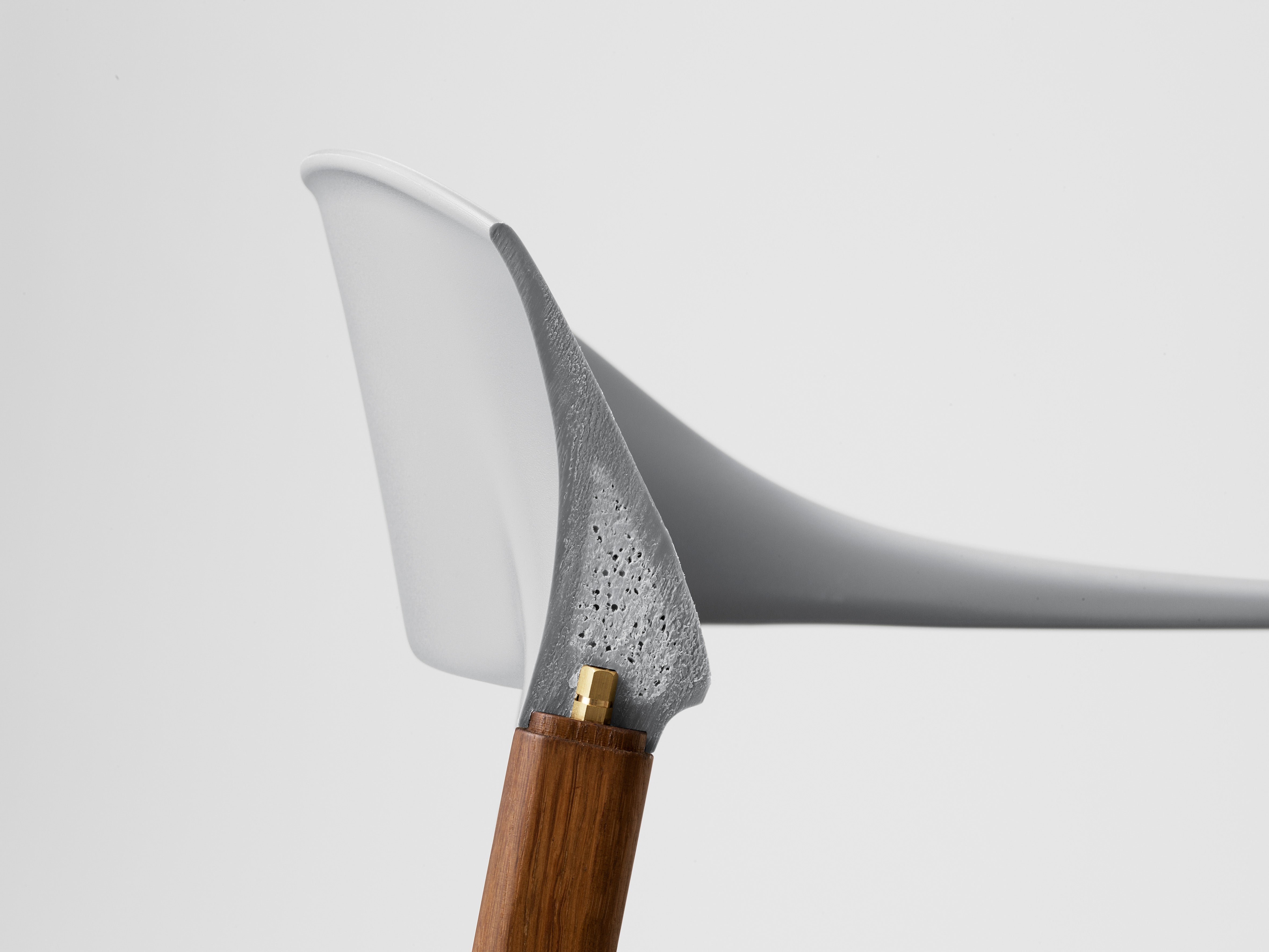 Chair with armrests Herit Black with a black oak base