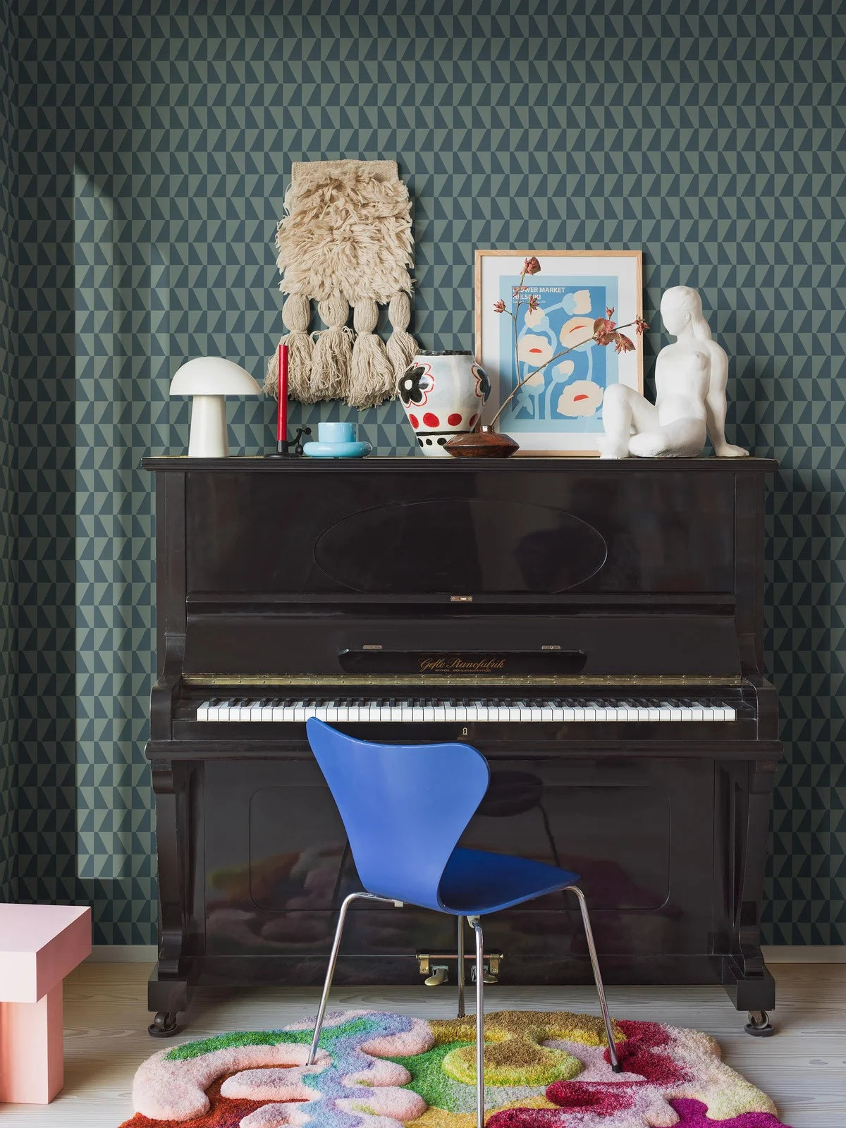 Non-woven paper wallpaper with geometric pattern TRAPEZ blue with green