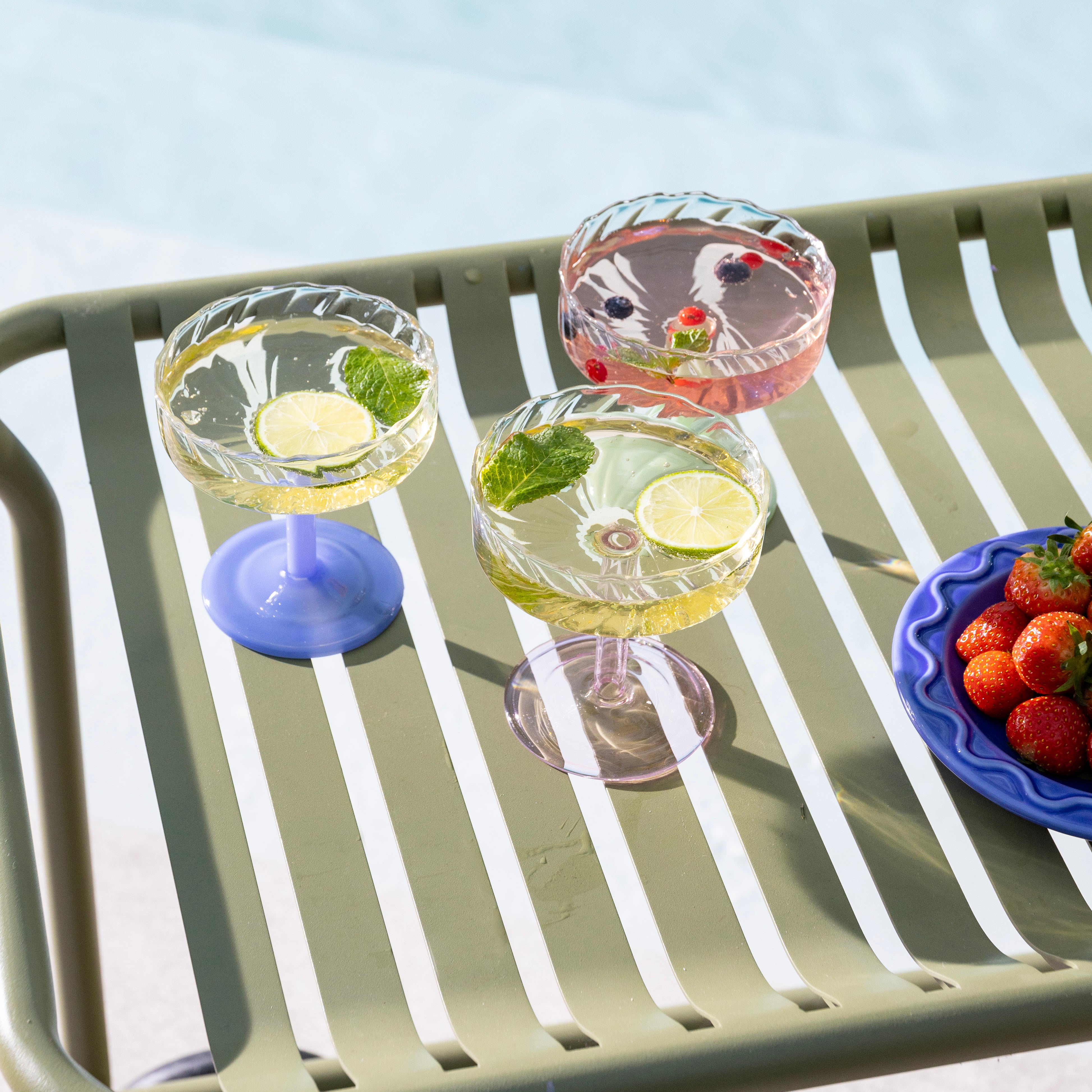 Set aus gläsernen Kelchen TWIRL rosa