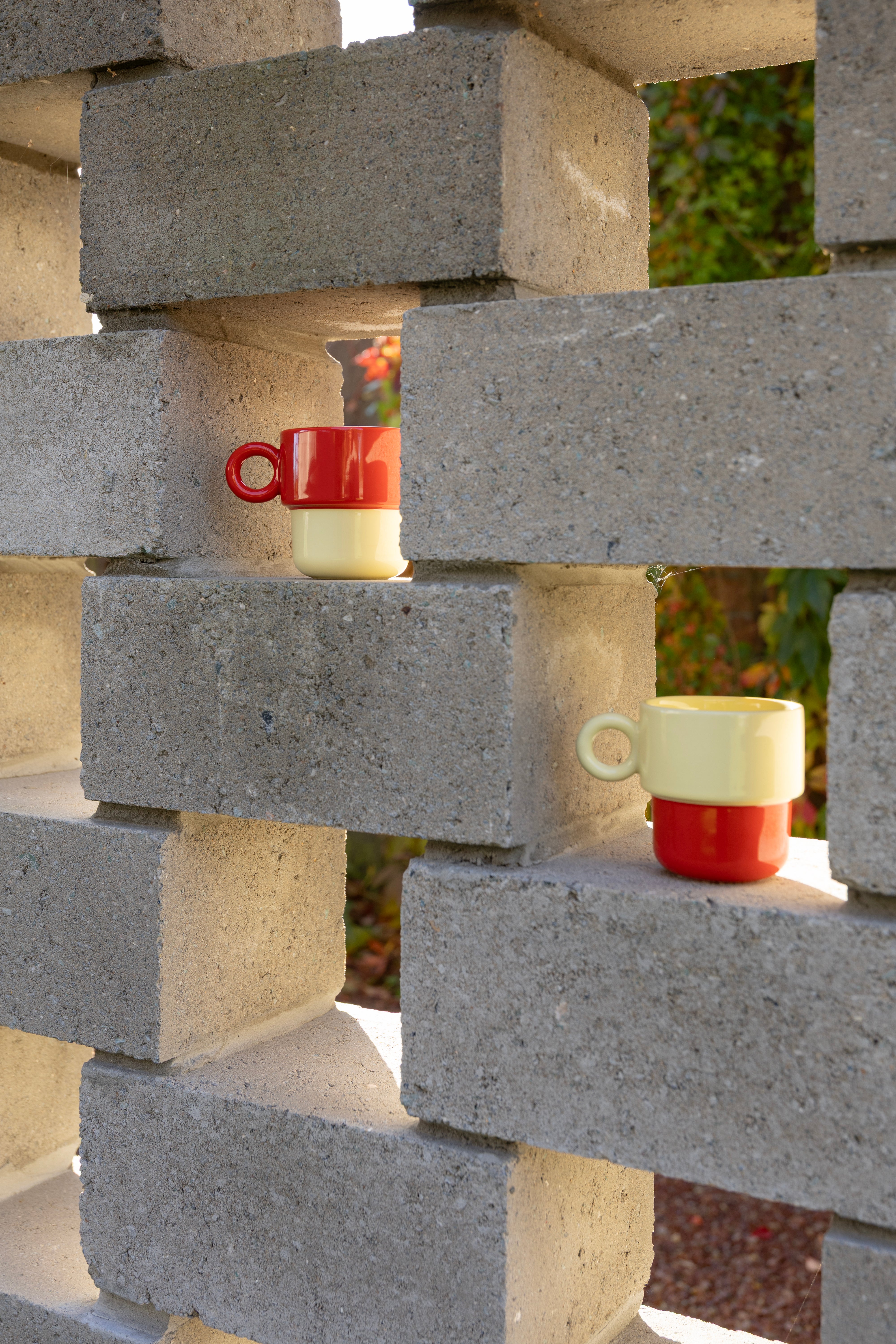 Set von Tassen CHIQUITO rot-zitronenfarben