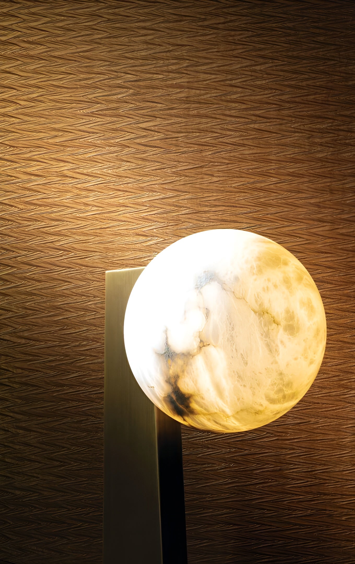 Textile wallpaper with a metallic geometric pattern THÉIA in pearl