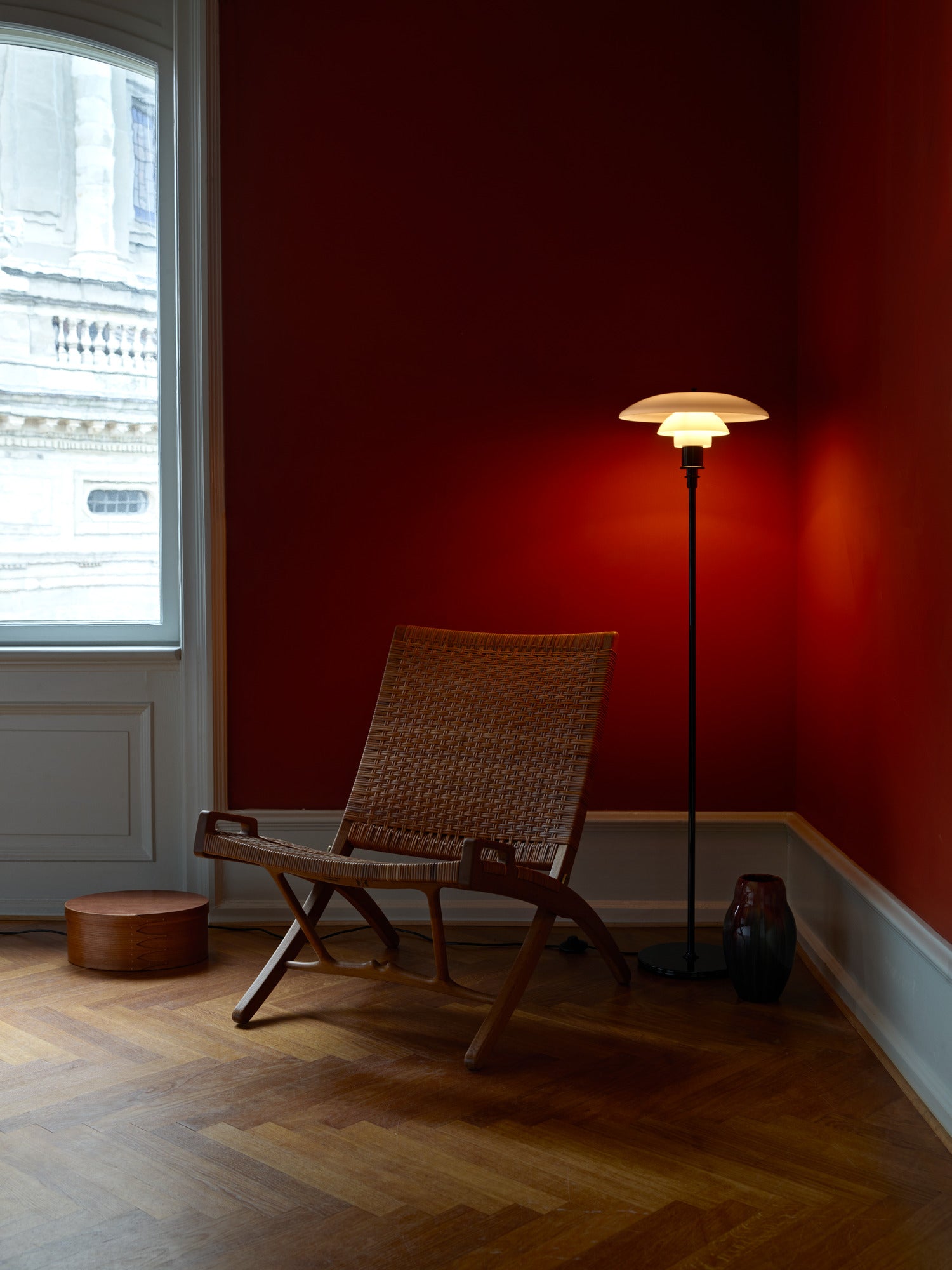 PH 3½-2½ Floor Lamp white with black base