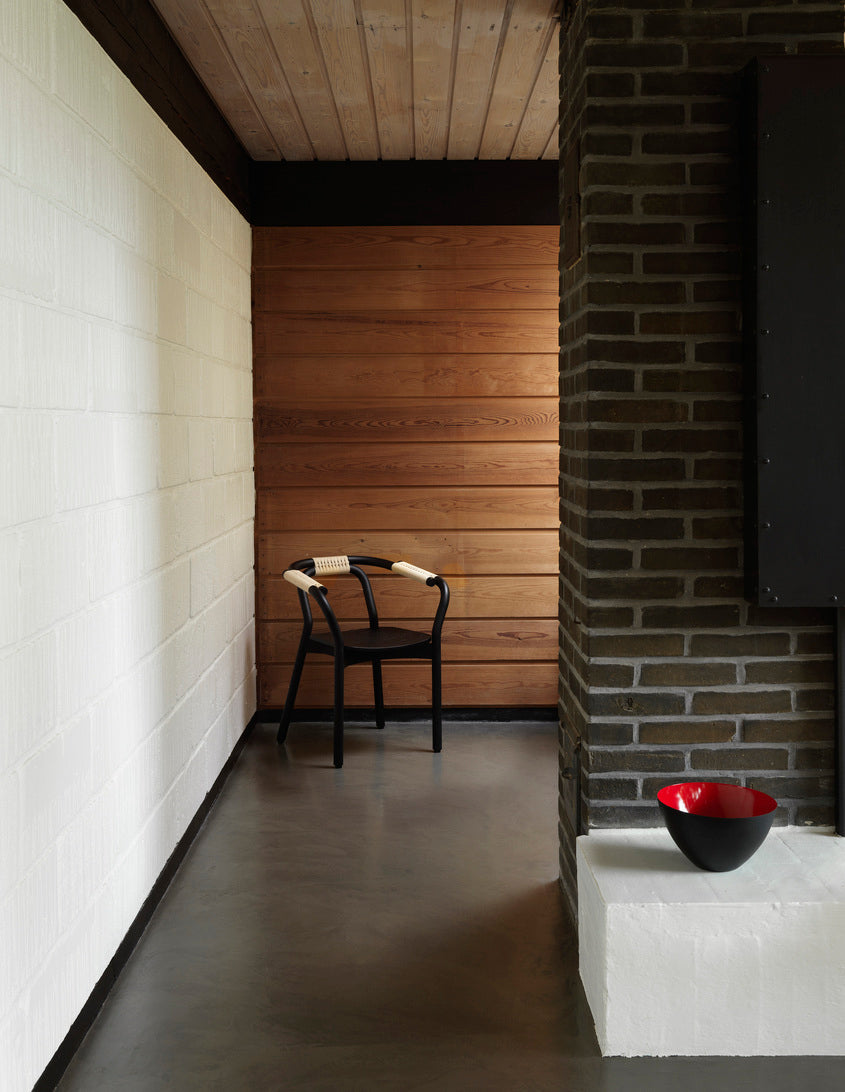 Black wick chair with a natural string