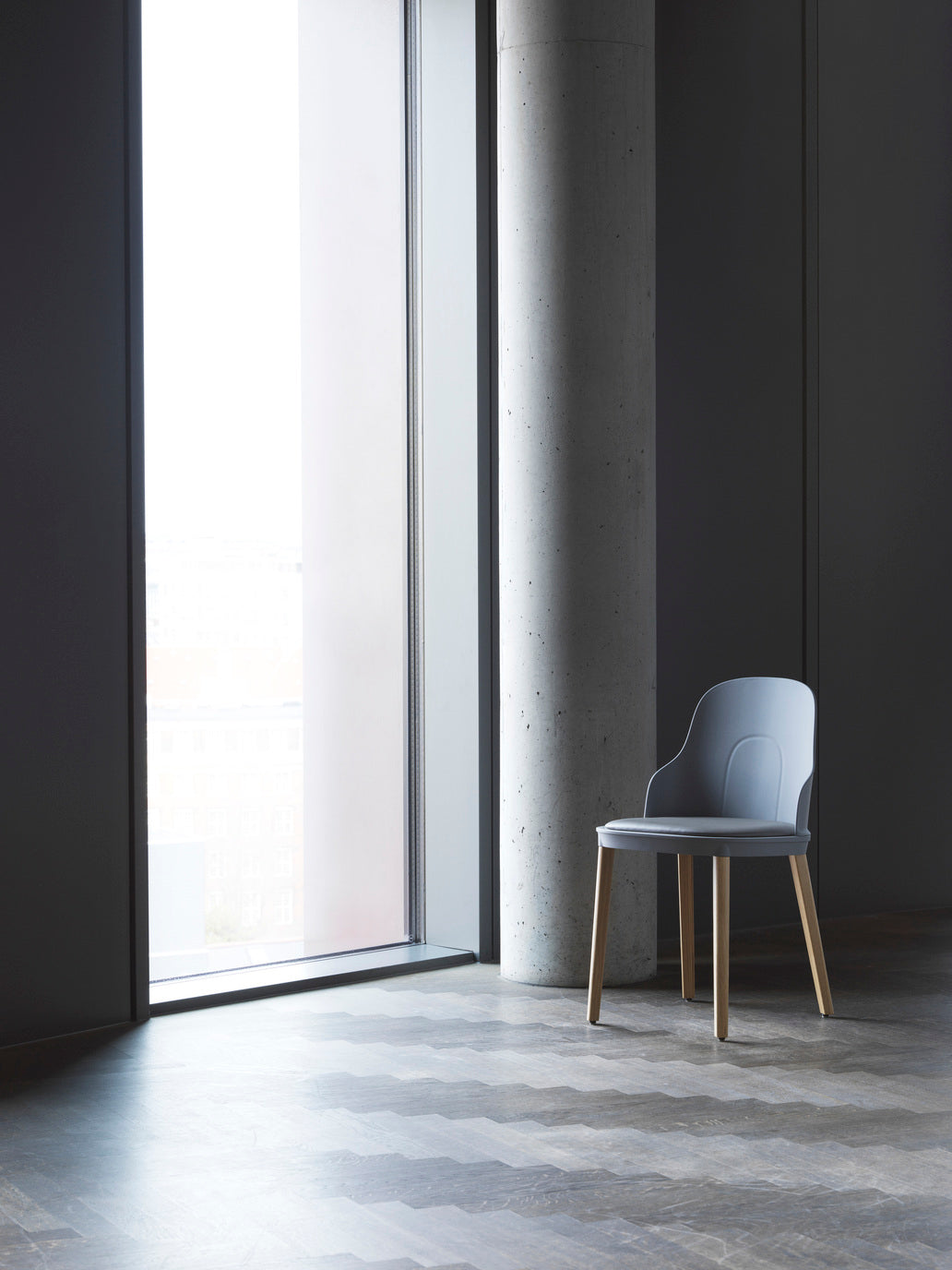Sunbrella Canvas White Allez Stuhl mit einer Eichenbasis