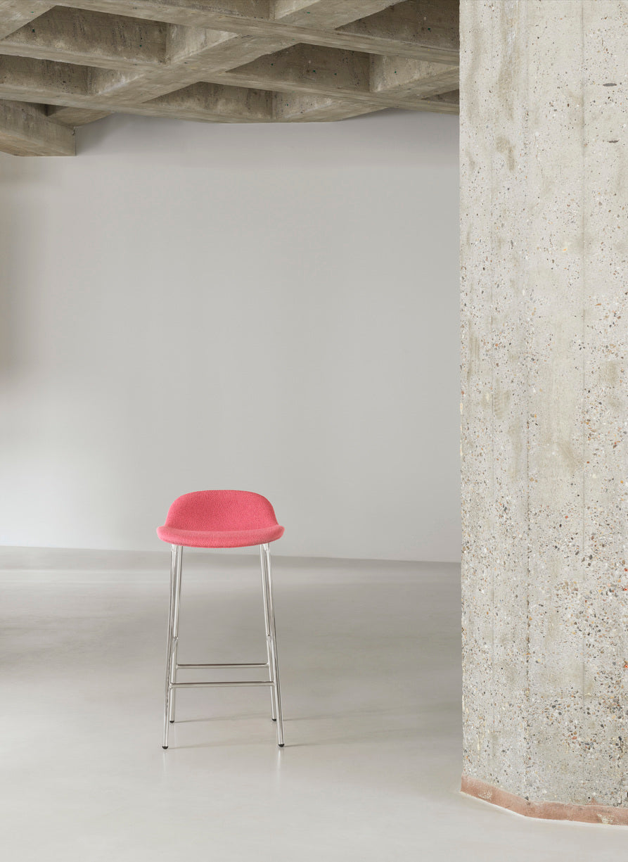 Upholstered HAKER forms with a black base