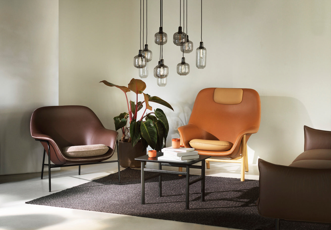 Drape High armchair with a black metal base