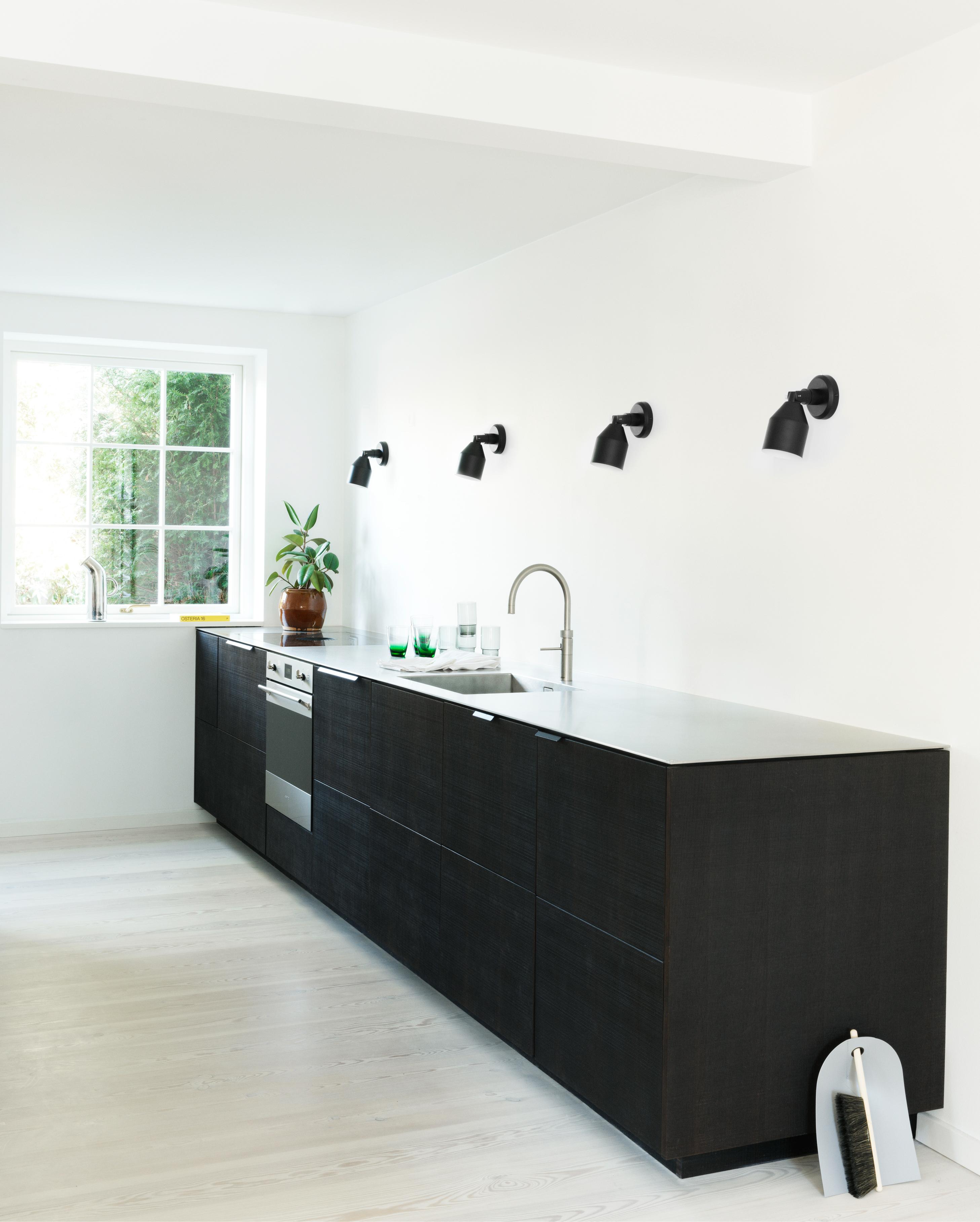 KLIP schwarze Wandleuchte