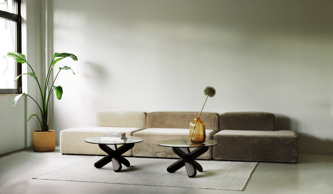 Couchtisch Dingglas mit schwarzer Basis