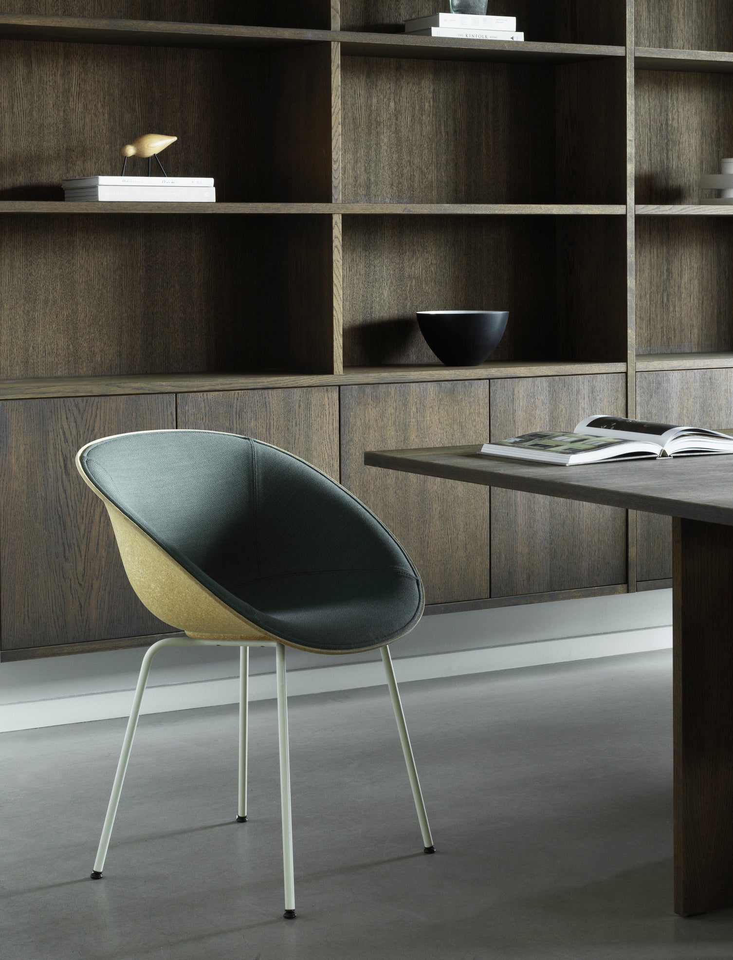 Ein Stuhl gepolsterte Matten mit einer Cremebasis