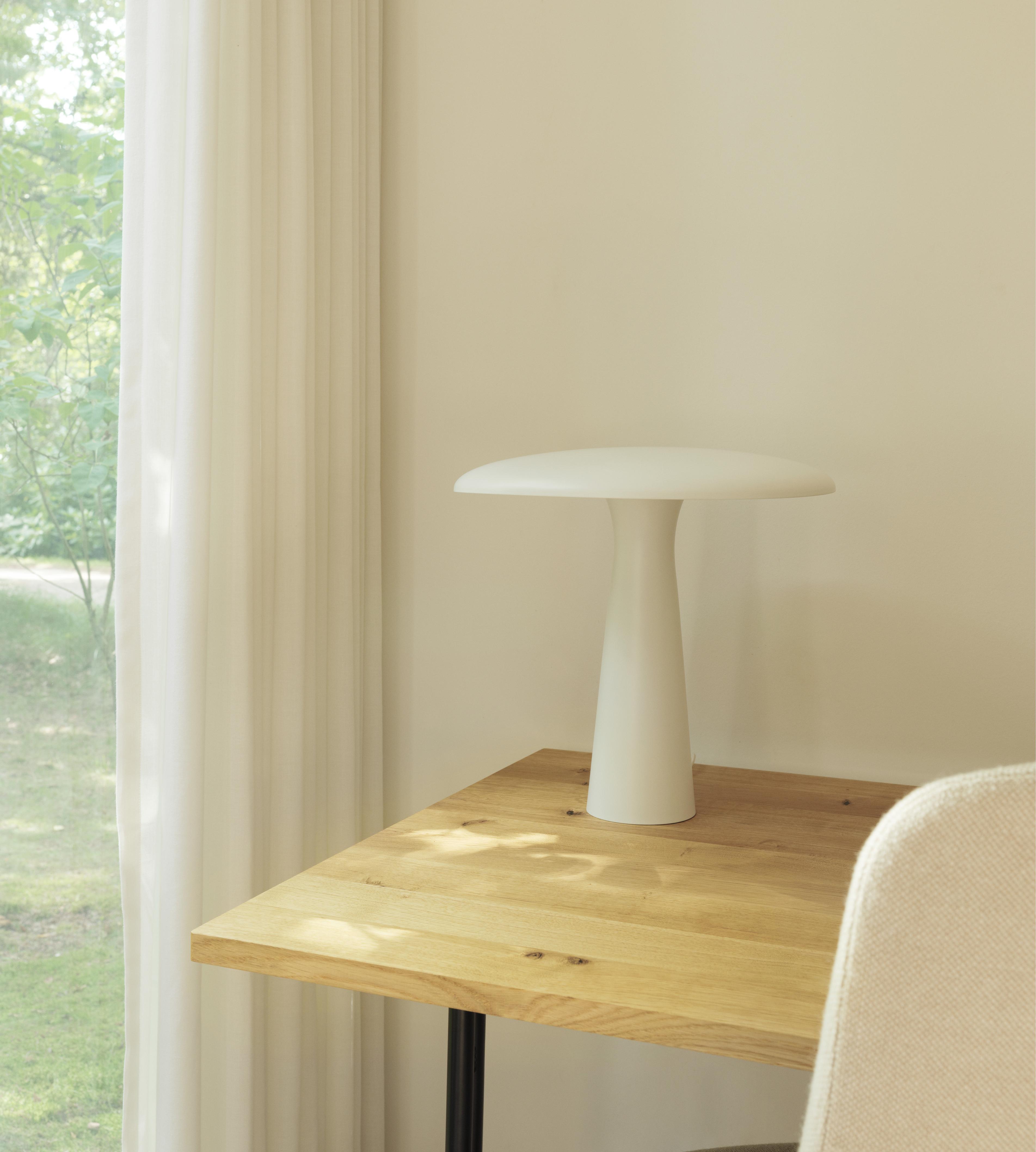 SHELTER table lamp white
