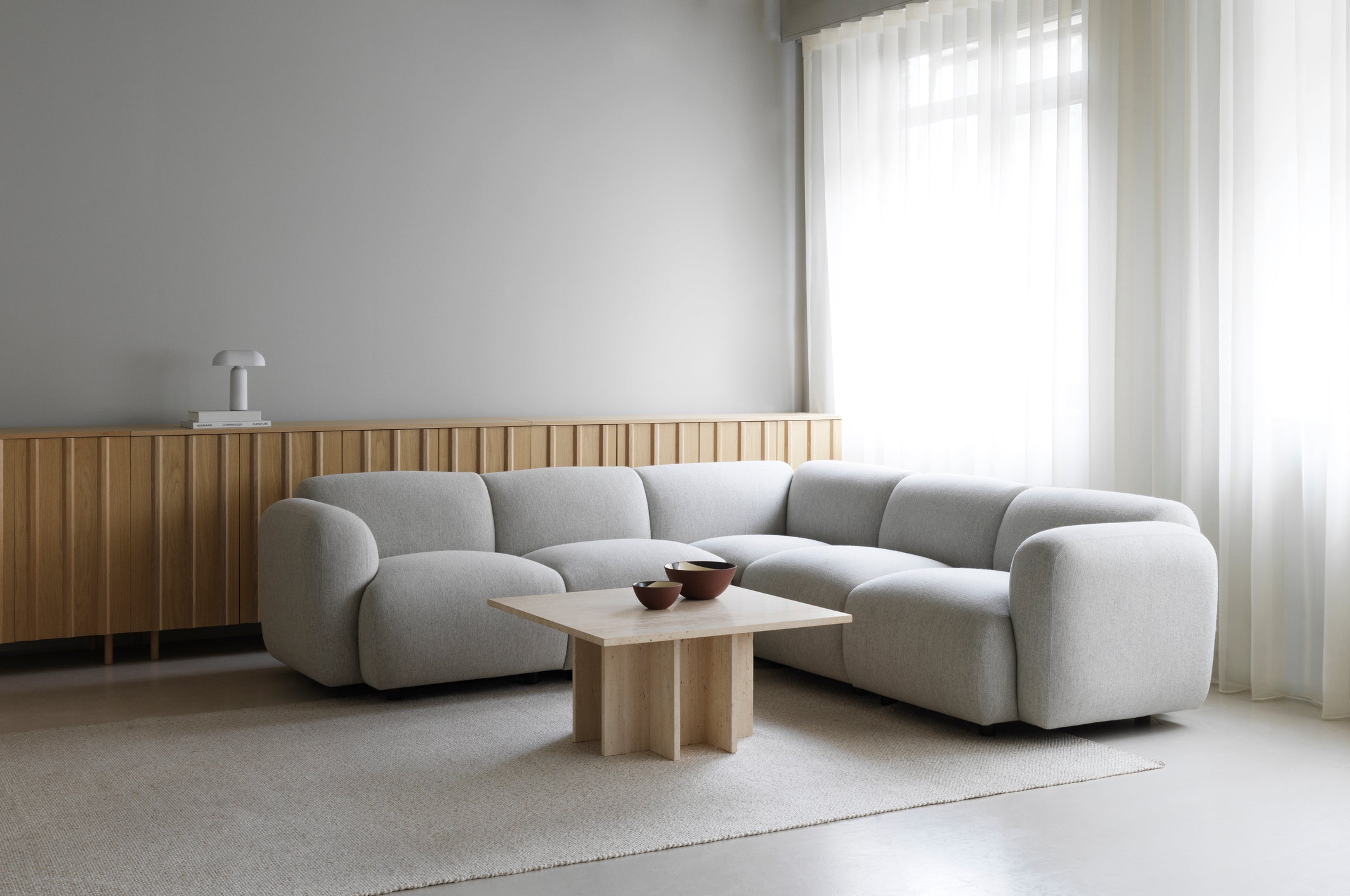 Stolik kawowy EDGE trawertyn do salonu – Normann Copenhagen