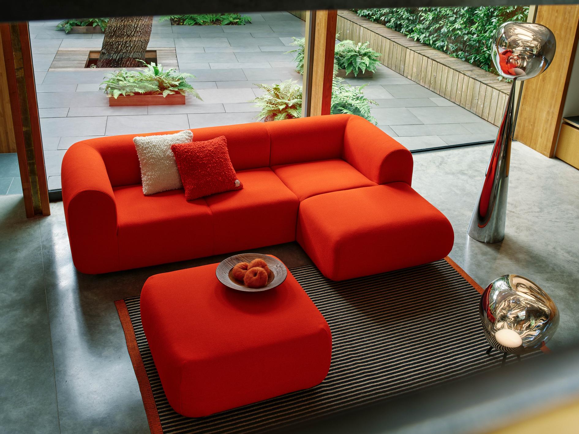 LINE rug black with orange