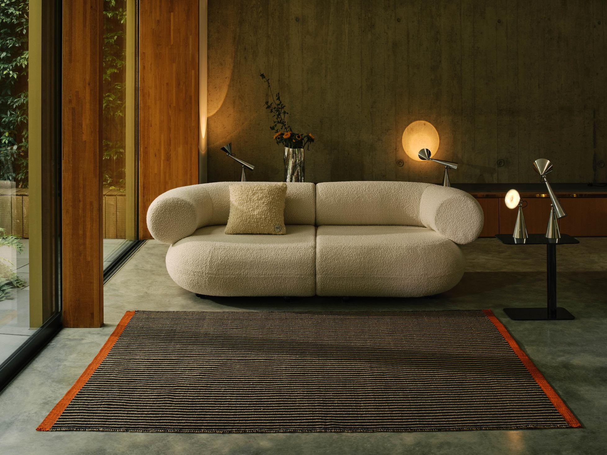 LINE rug black with orange