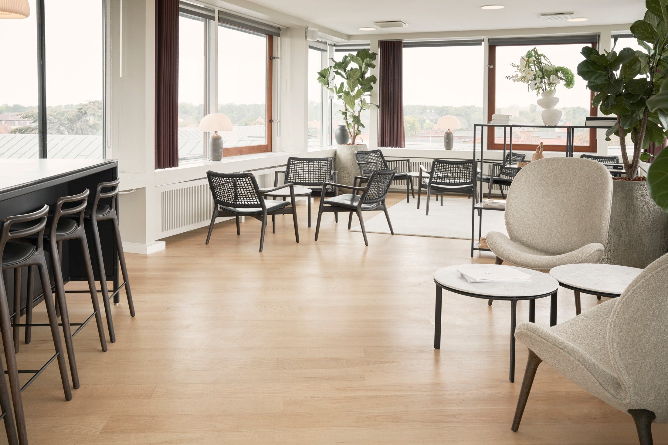 Sessel LODGE braun Schaf mit dunklem Eichenfuß