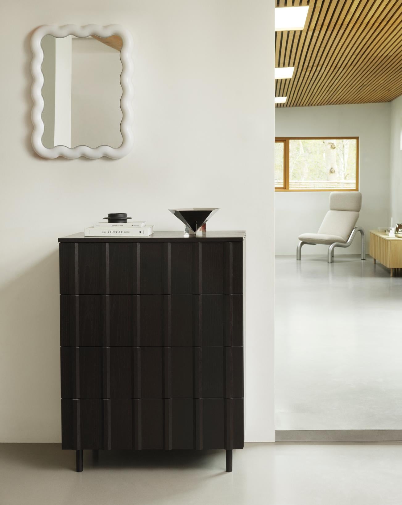 Rippchenrippenschrank schwarzer Eichenfurnier