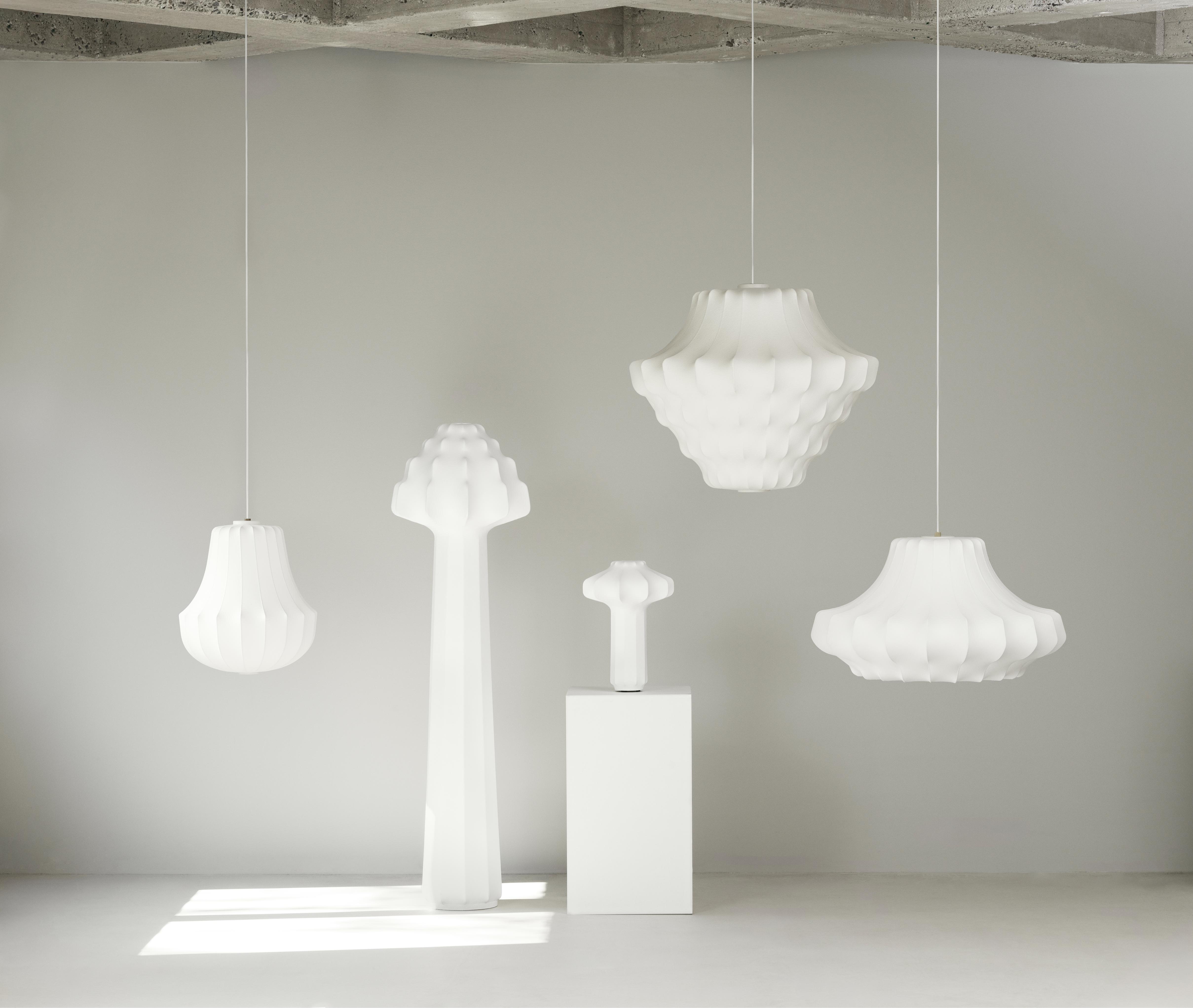 PHANTOM white table lamp