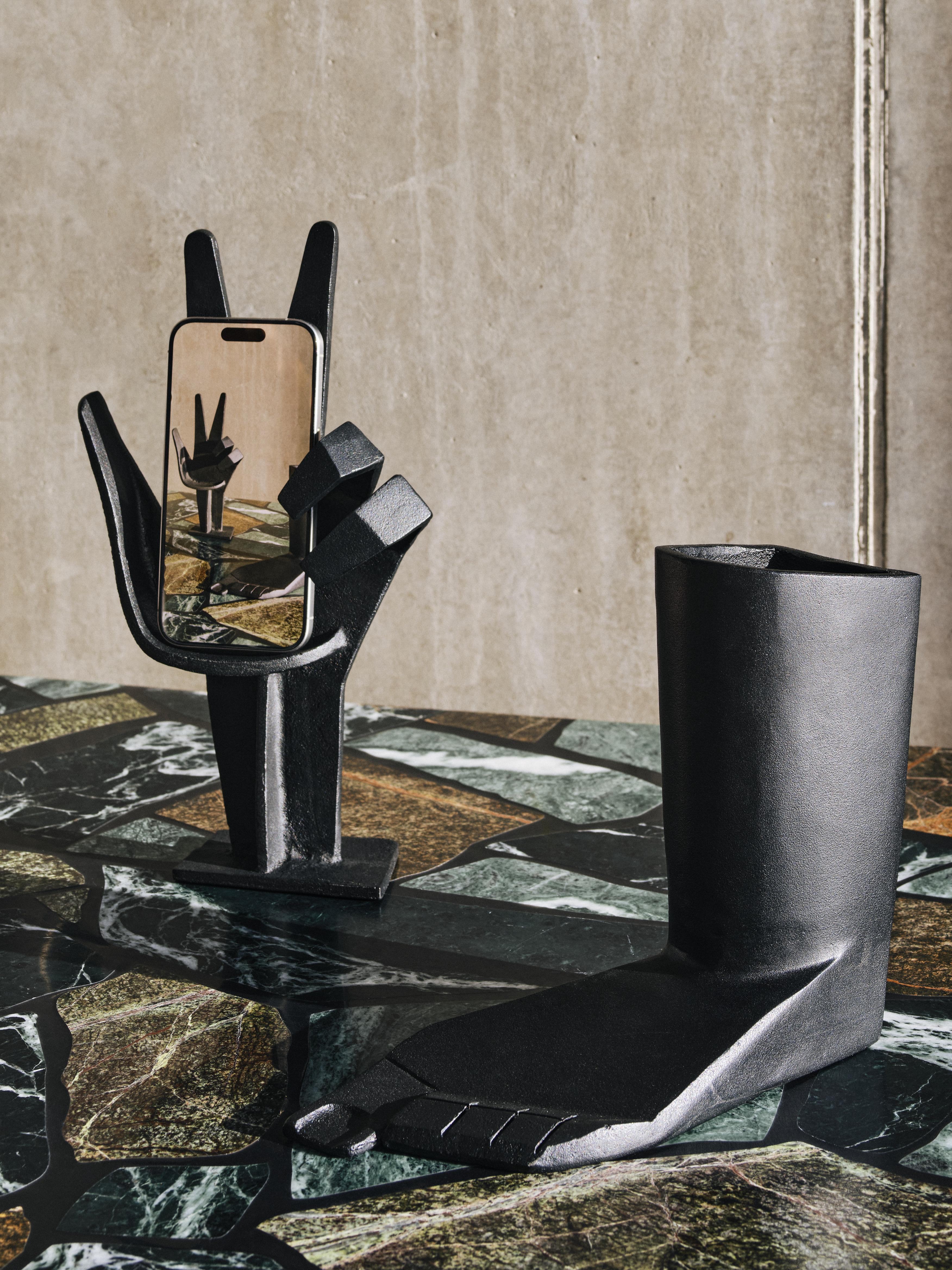CAST FOOT Decoration Black