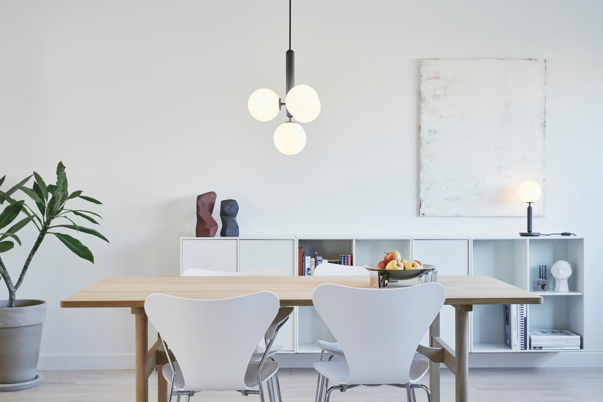 Pendelleuchte MIIRA 4 graphit mit opalem Glas
