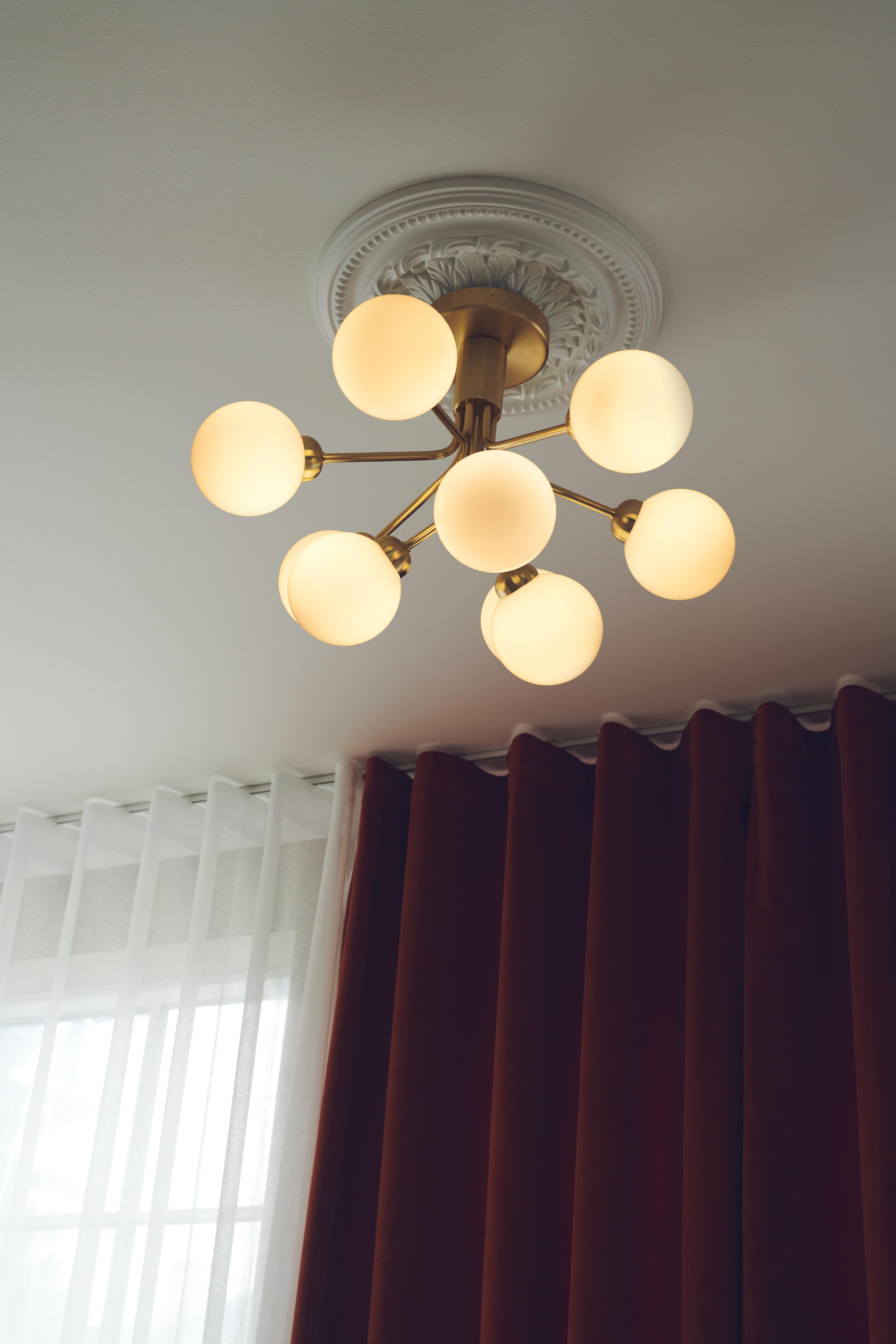 Deckenleuchte APIALES 9 schwarz mit opalem Glas