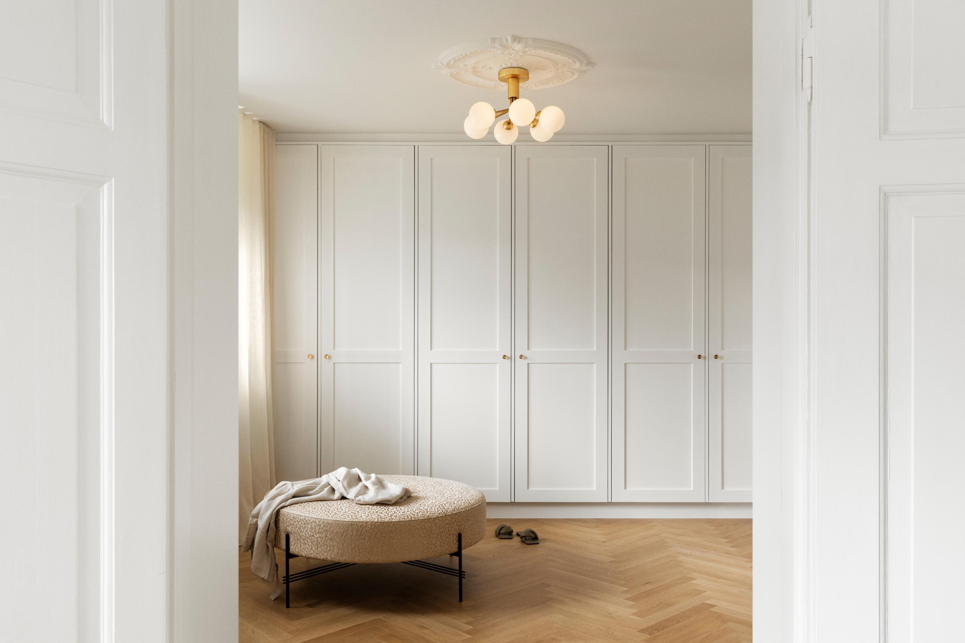 Deckenleuchte APIALES 6 schwarz mit opalem Glas