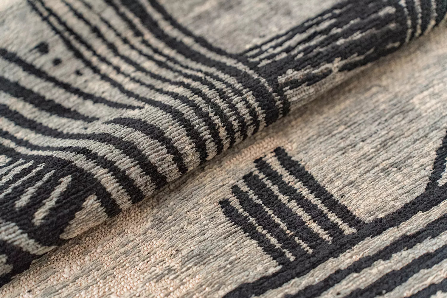 Teppich KANJI grau mit Schwarz und Beige