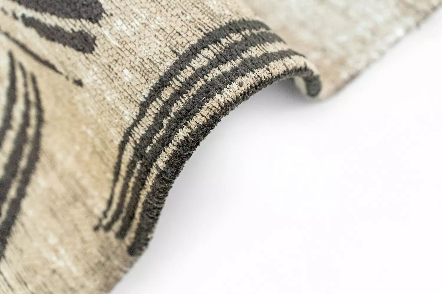 Ovaler Teppich KANJI beige mit Schwarz