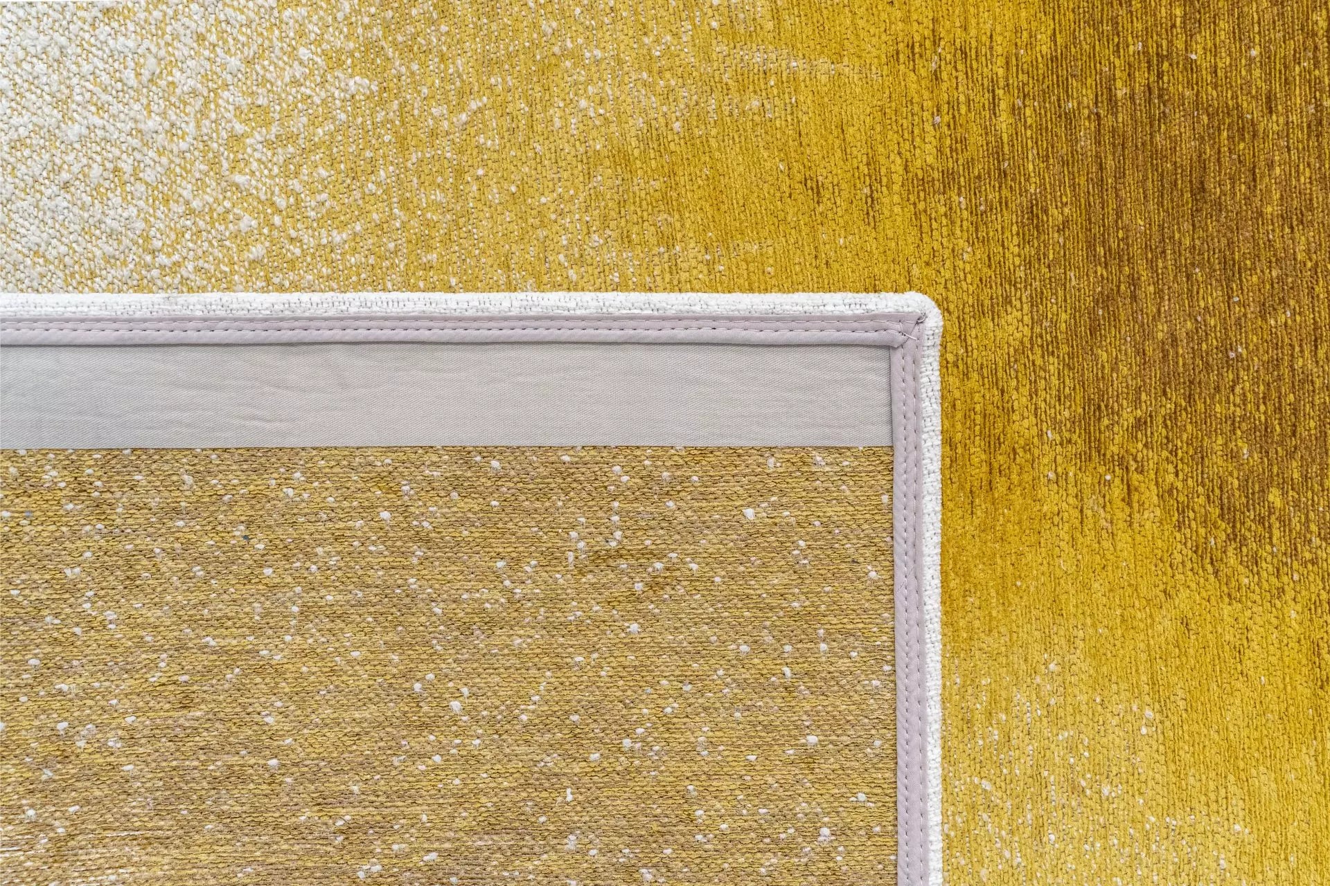 DROP rug white with yellow