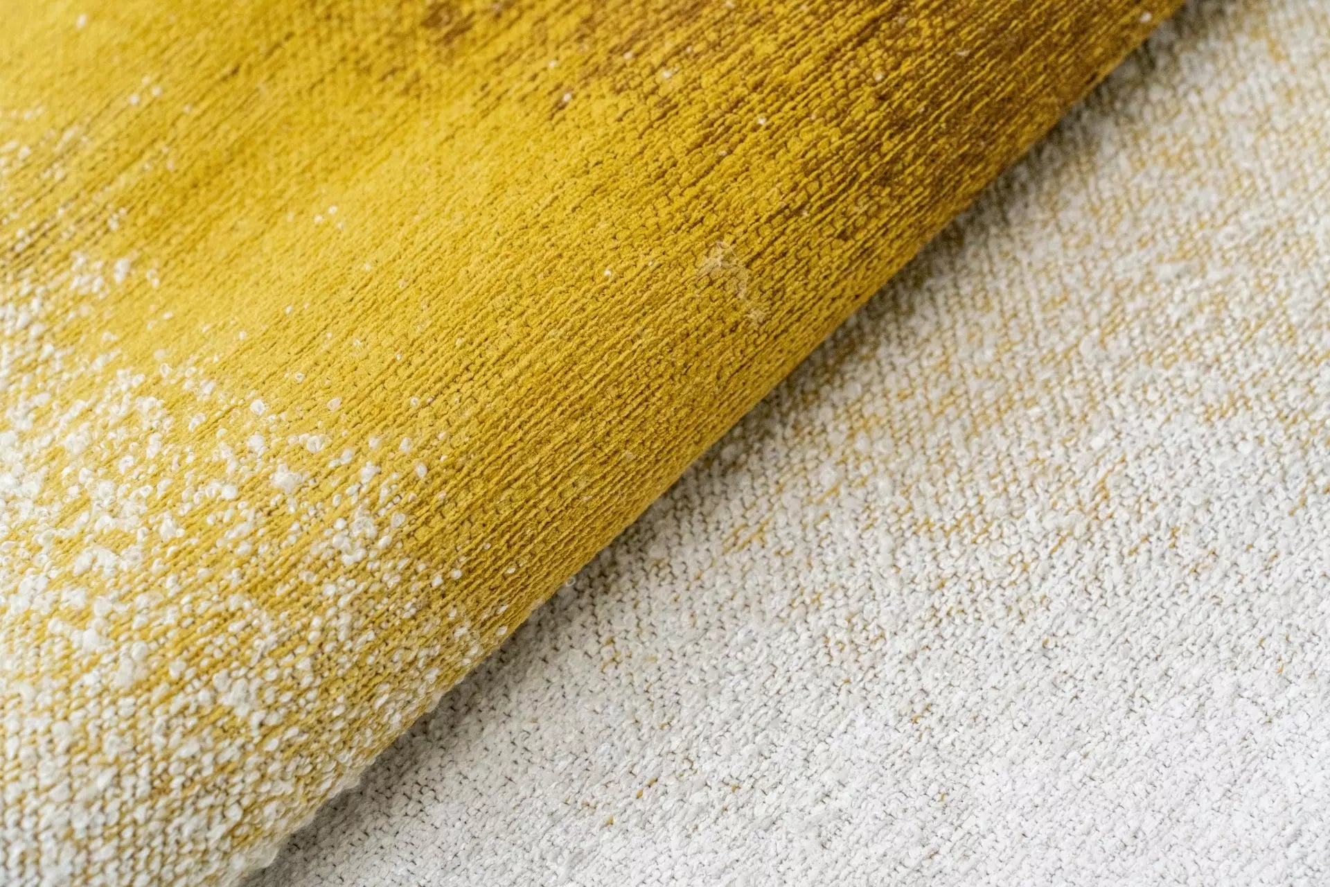 Round DROP rug in white with yellow