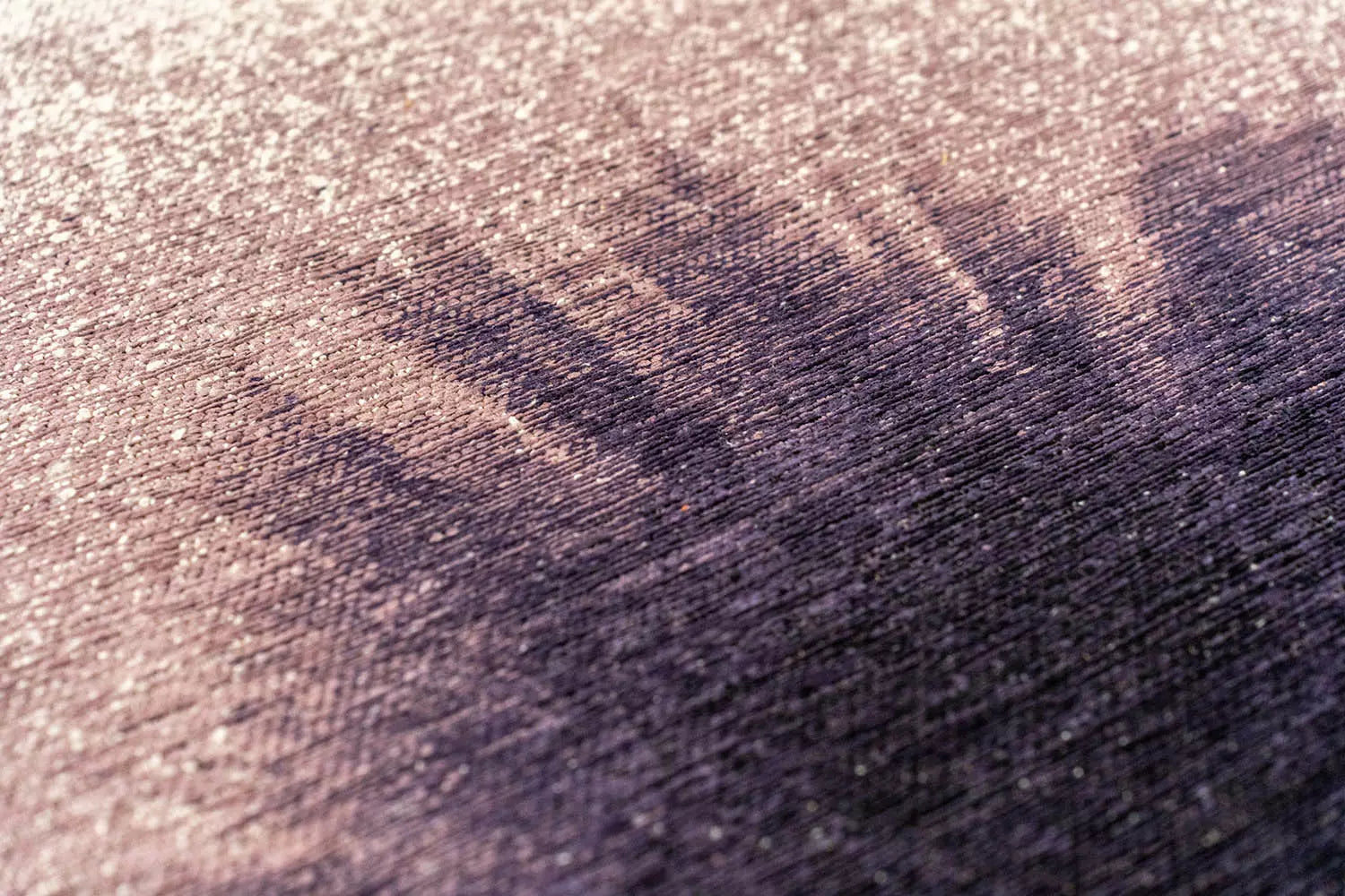Dywan okrągły DROP biały z fioletowym – Louis de Poortere