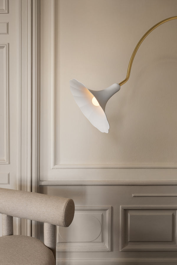 Lampa podłogowa PETALII biały metal z mosiężną podstawą – mosiądz