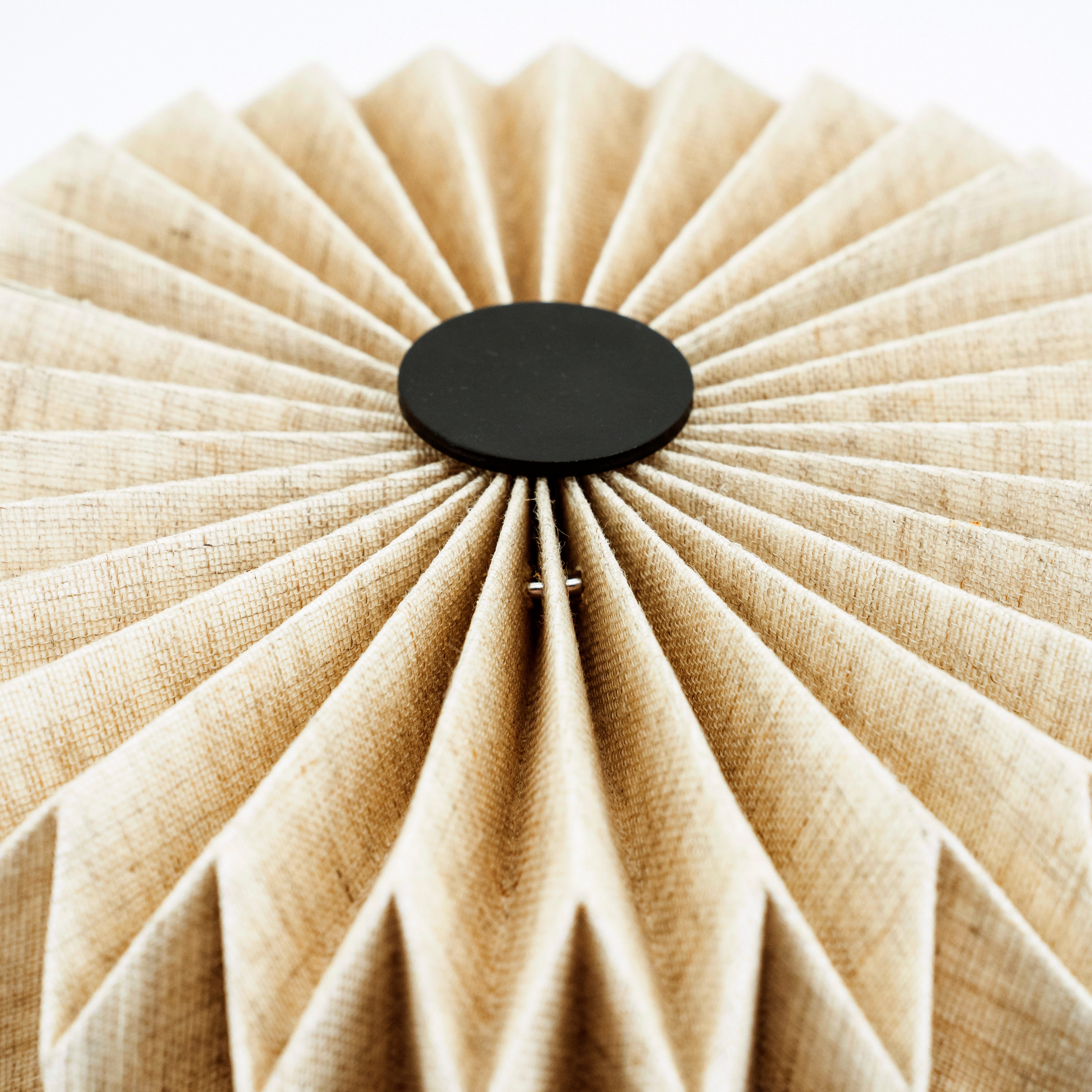 Stehlampe ZUKI aus Papier und Leinen mit Holzfuß