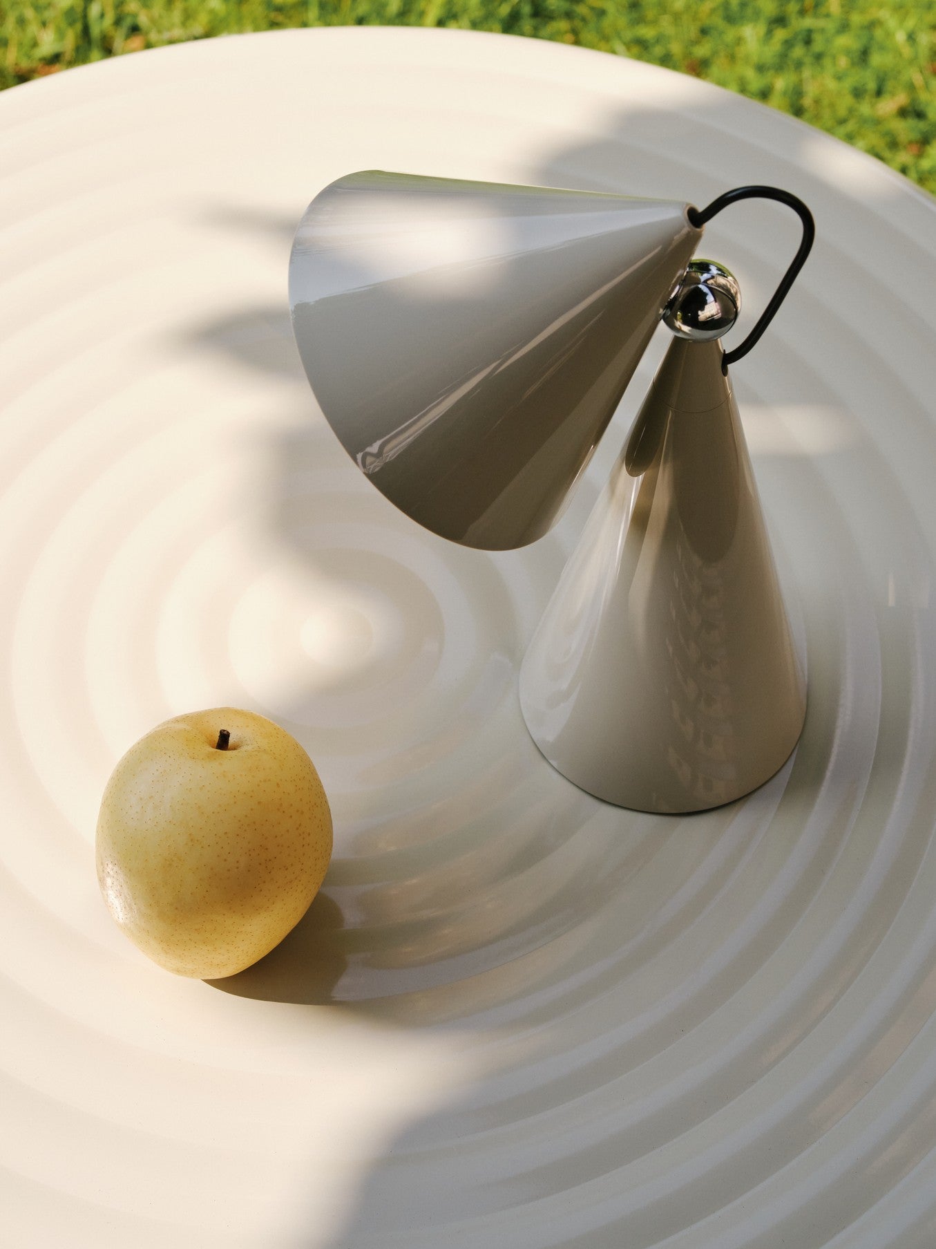 Tragbare Tischlampe POSE grau