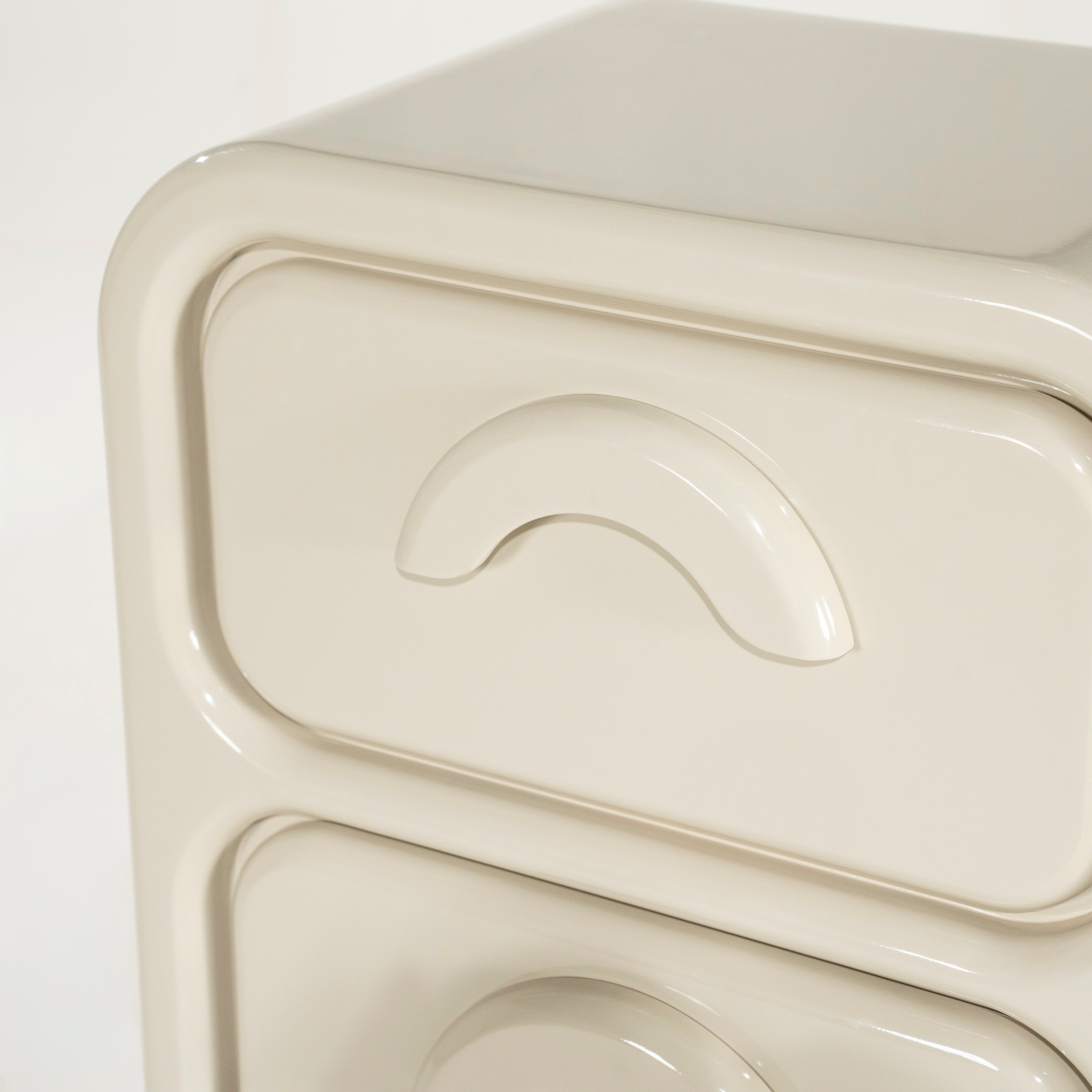 GUBBY Beige Chest of Drawers