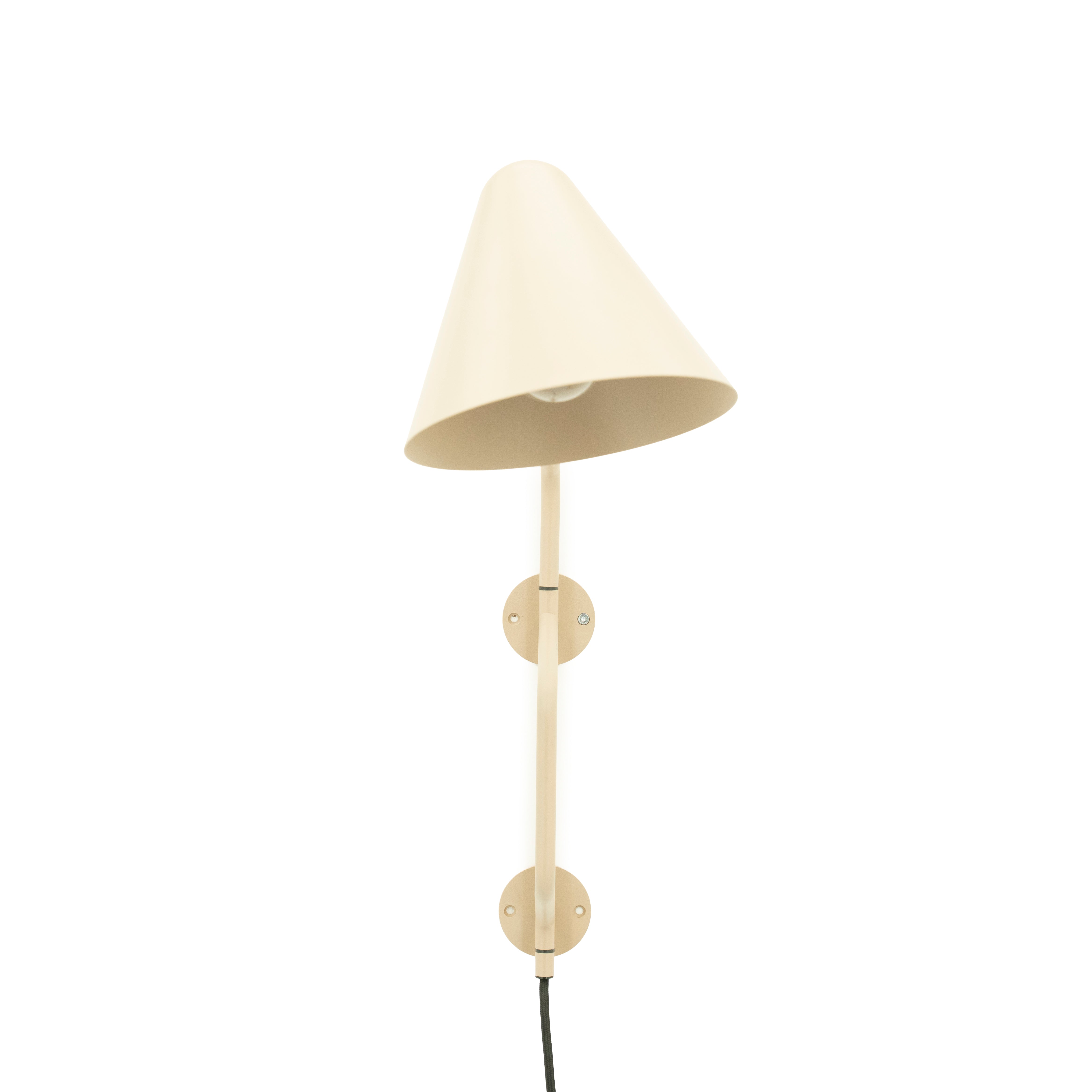 CAPA cream wall lamp with arm