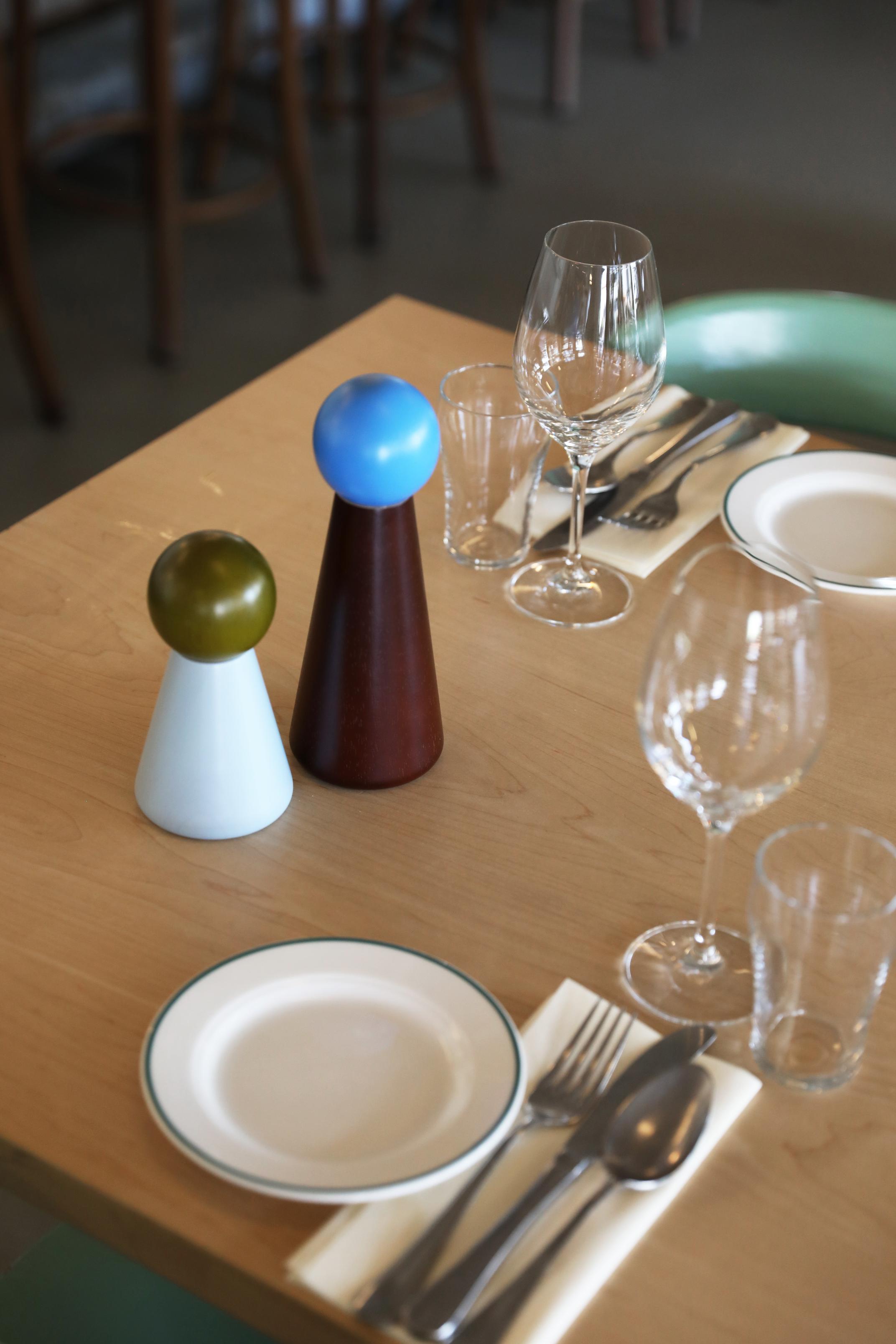 HALMA LARGE Burgundy Spice Grinder with Blue