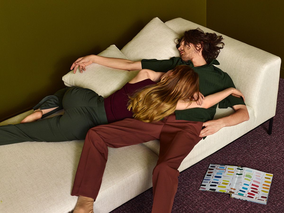 HOLDEN upholstered pouf with black base