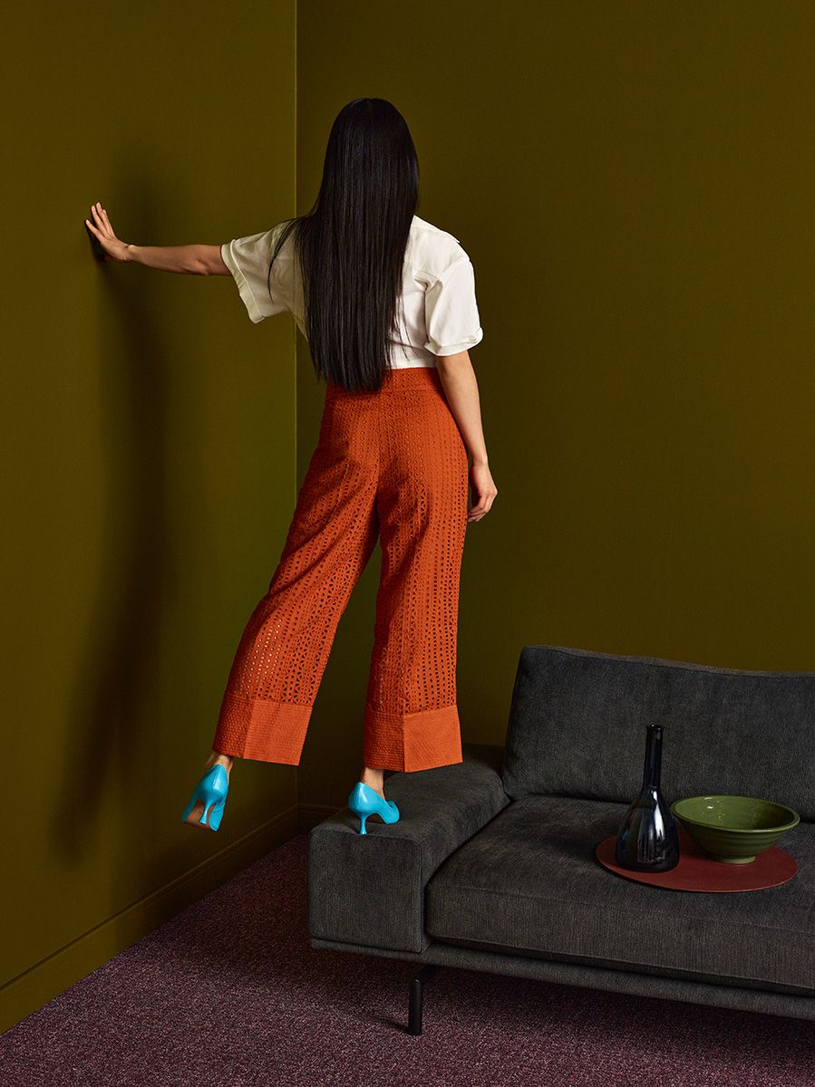 Ecksofa für 4 Personen linksseitig BRIXTON gepolstert mit schwarzem Gestell