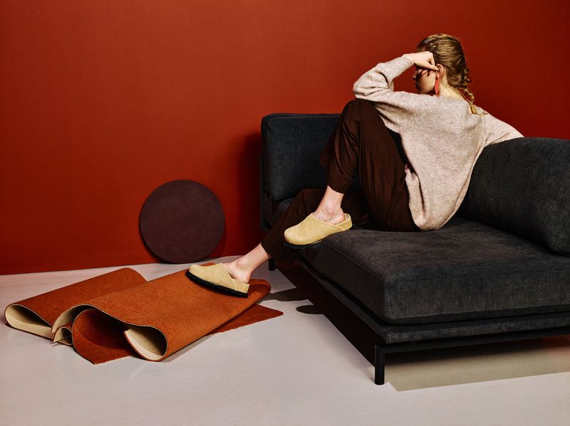 Ecksofa für 4 Personen linksseitig BRIXTON gepolstert mit schwarzem Gestell