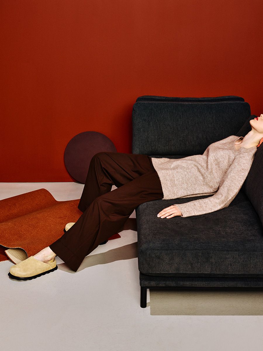 Ecksofa für 4 Personen linksseitig BRIXTON gepolstert mit schwarzem Gestell