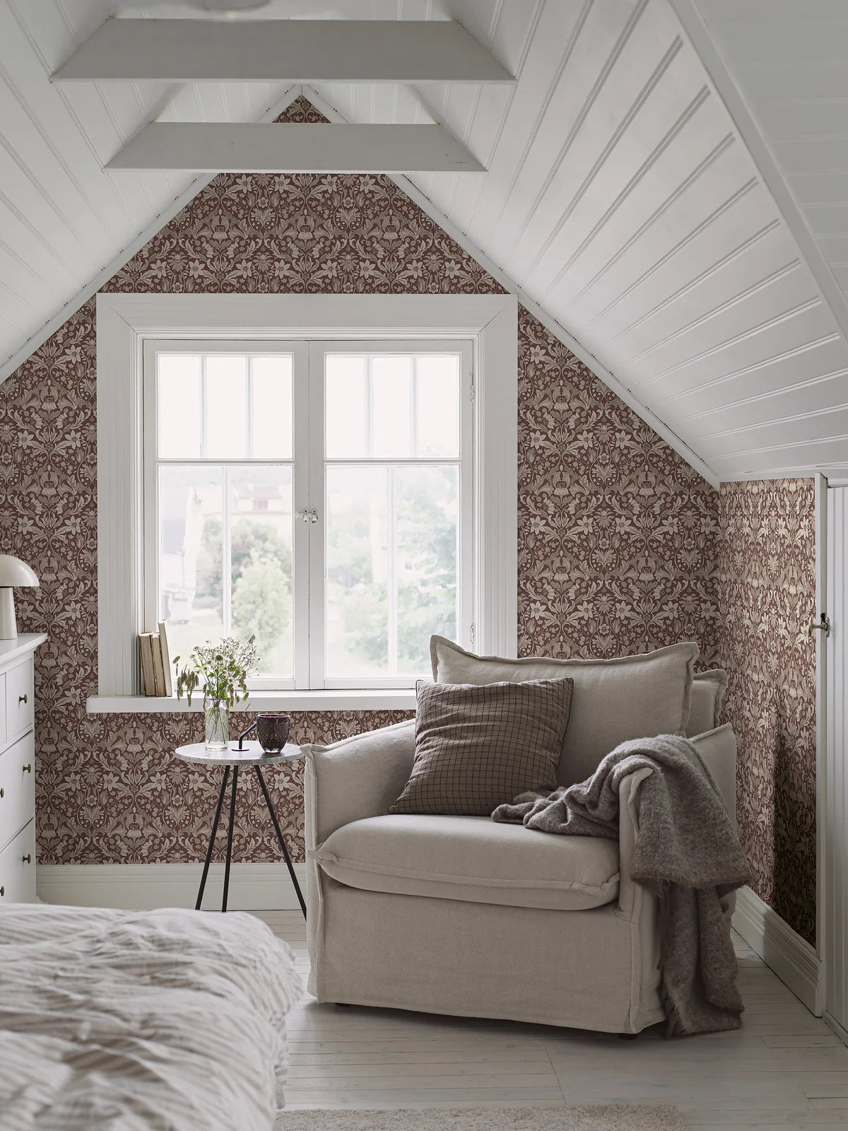 BLOMSTERFRÖJD Burgundy Floral Pattern Wallpaper with Beige